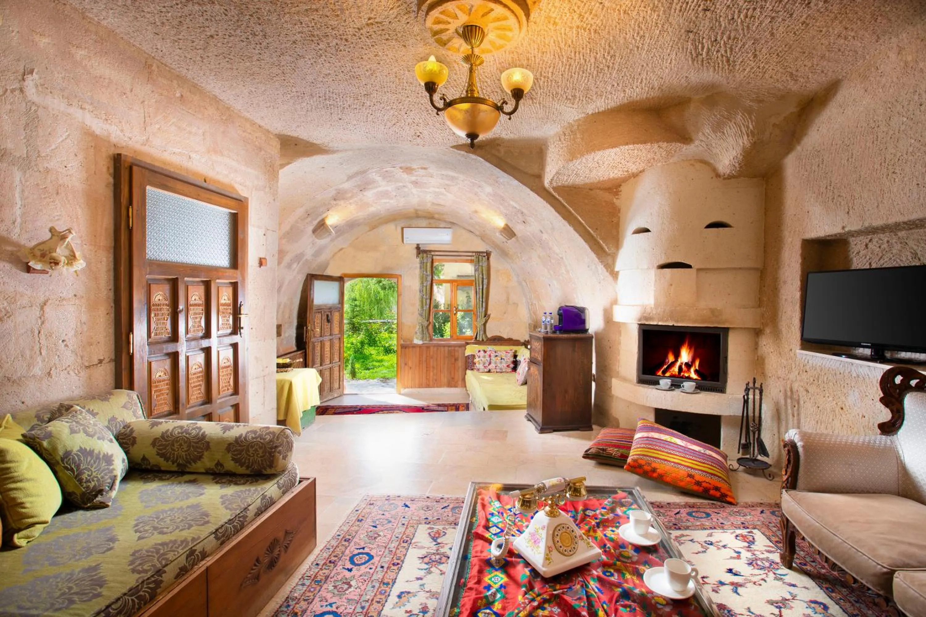 Communal lounge/ TV room in Cappadocia Gamirasu Cave Hotel
