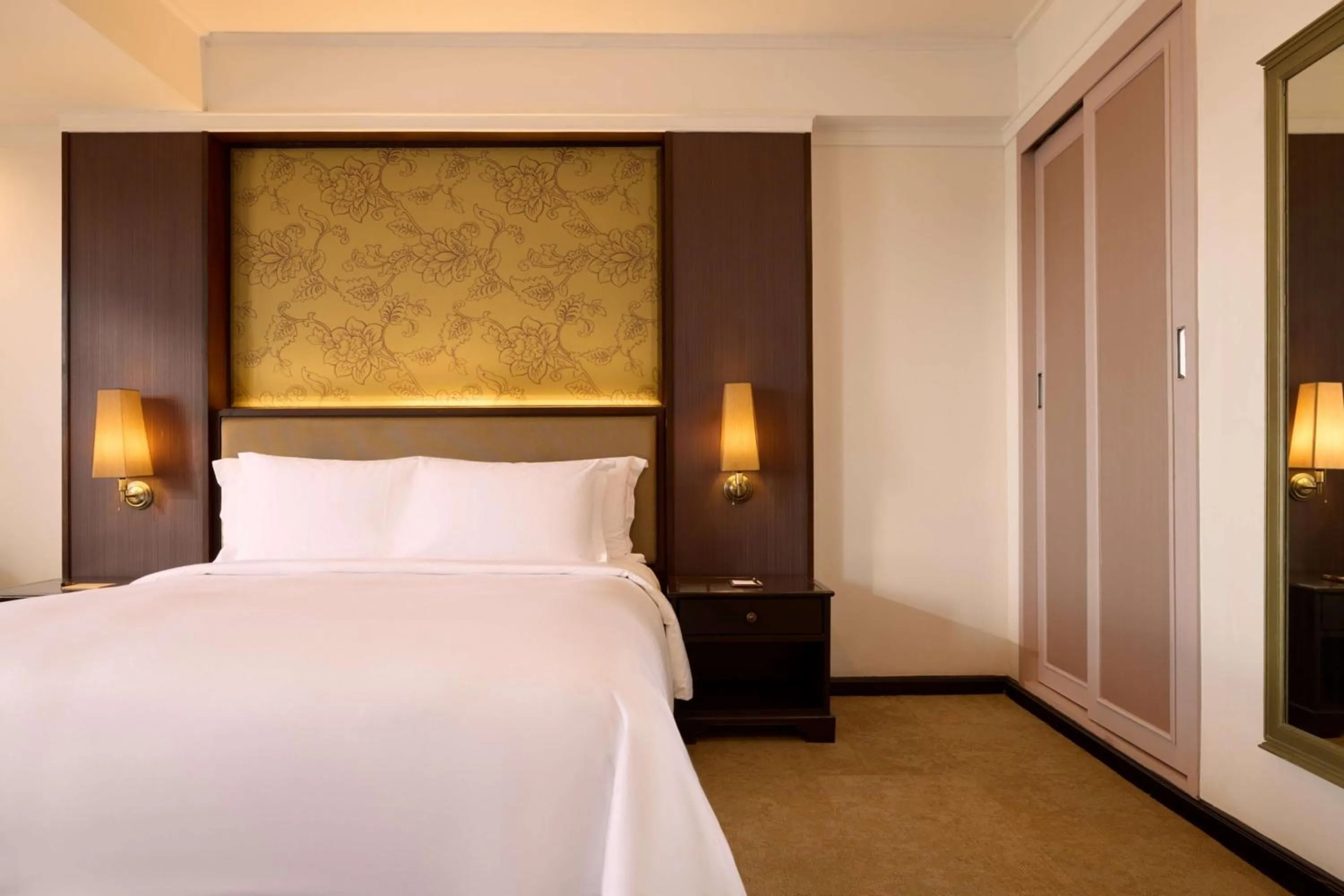 Bed in Dusit Thani Pattaya