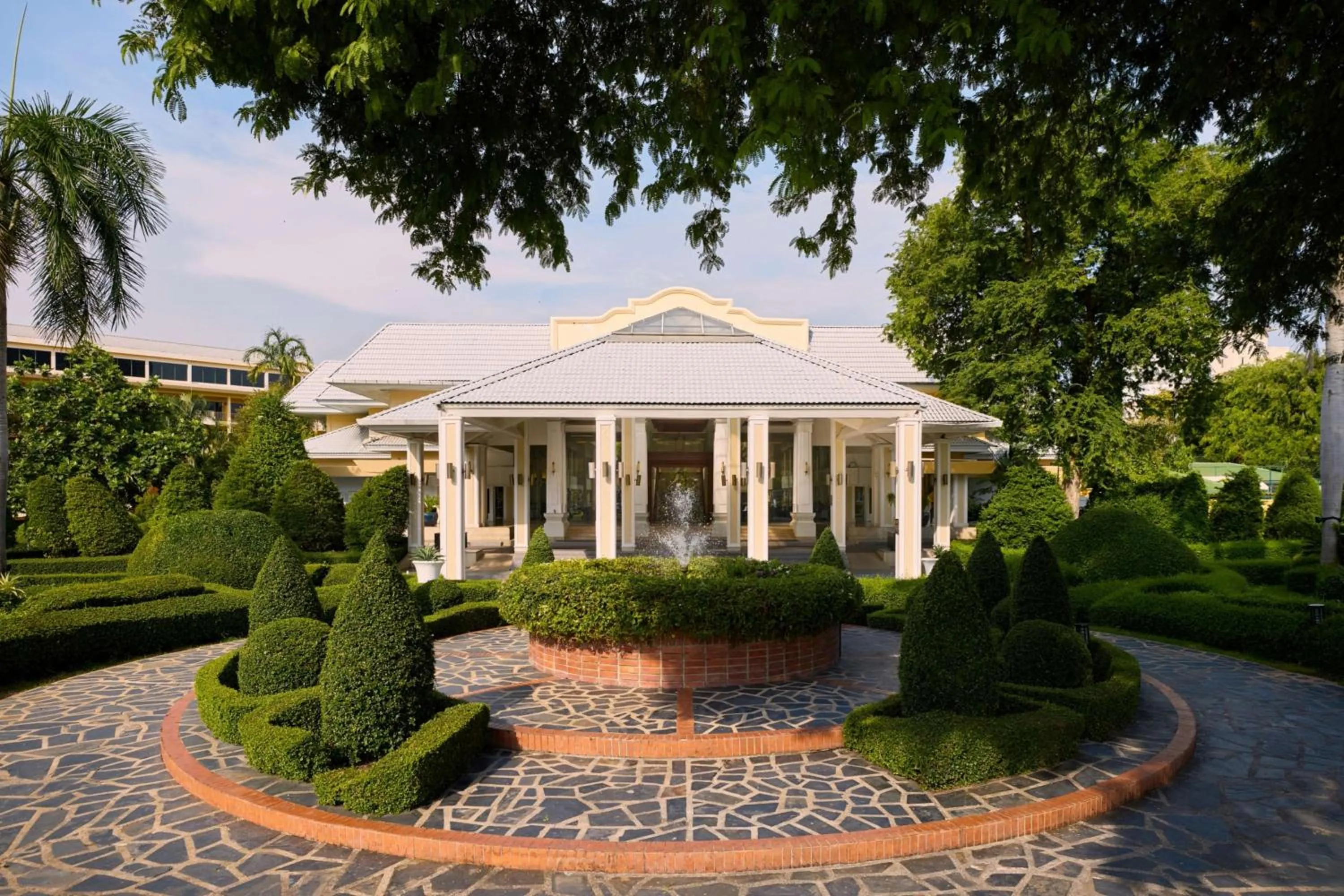 Facade/entrance in Dusit Thani Pattaya