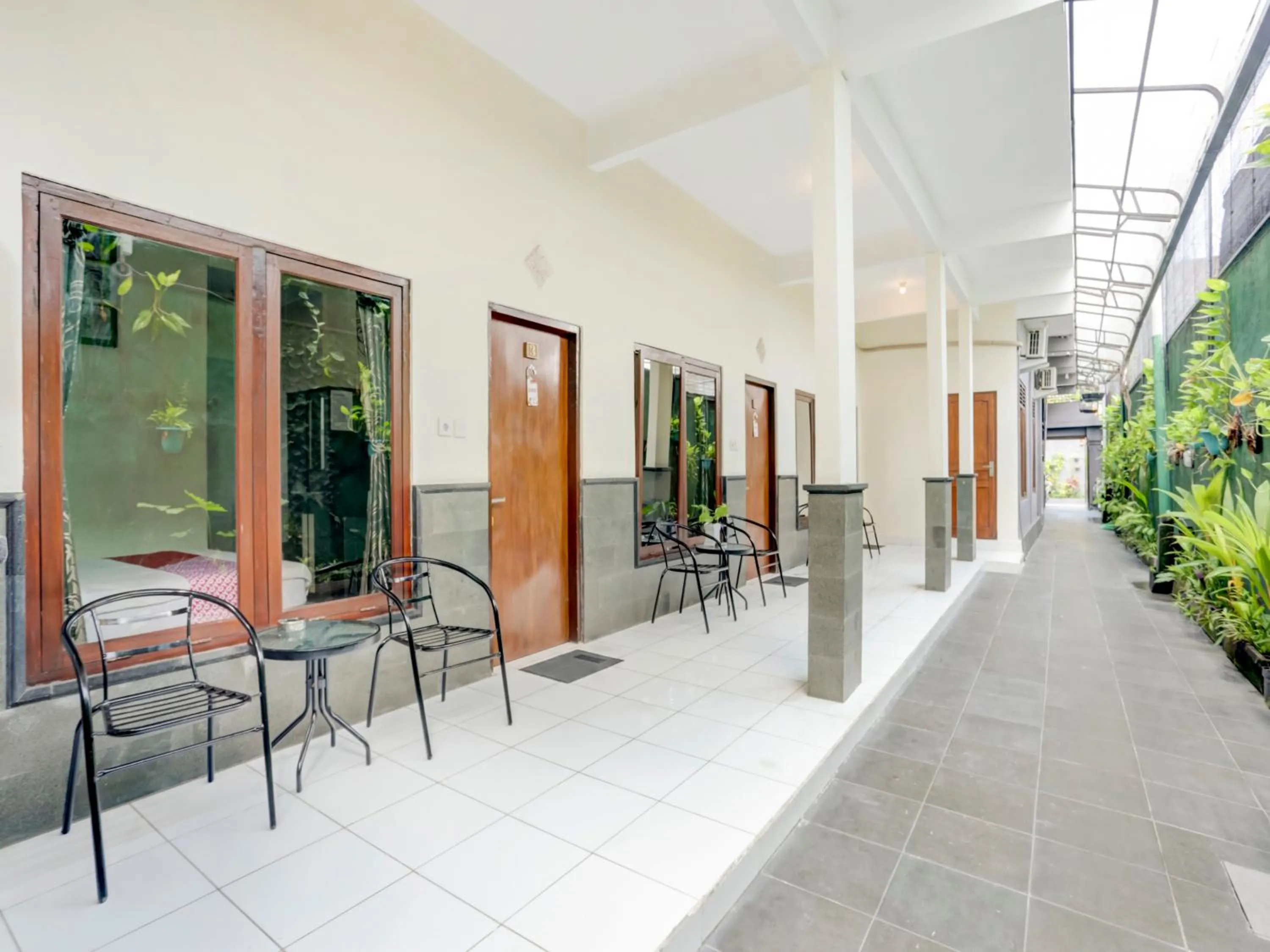 Area and facilities in Paradise Inn