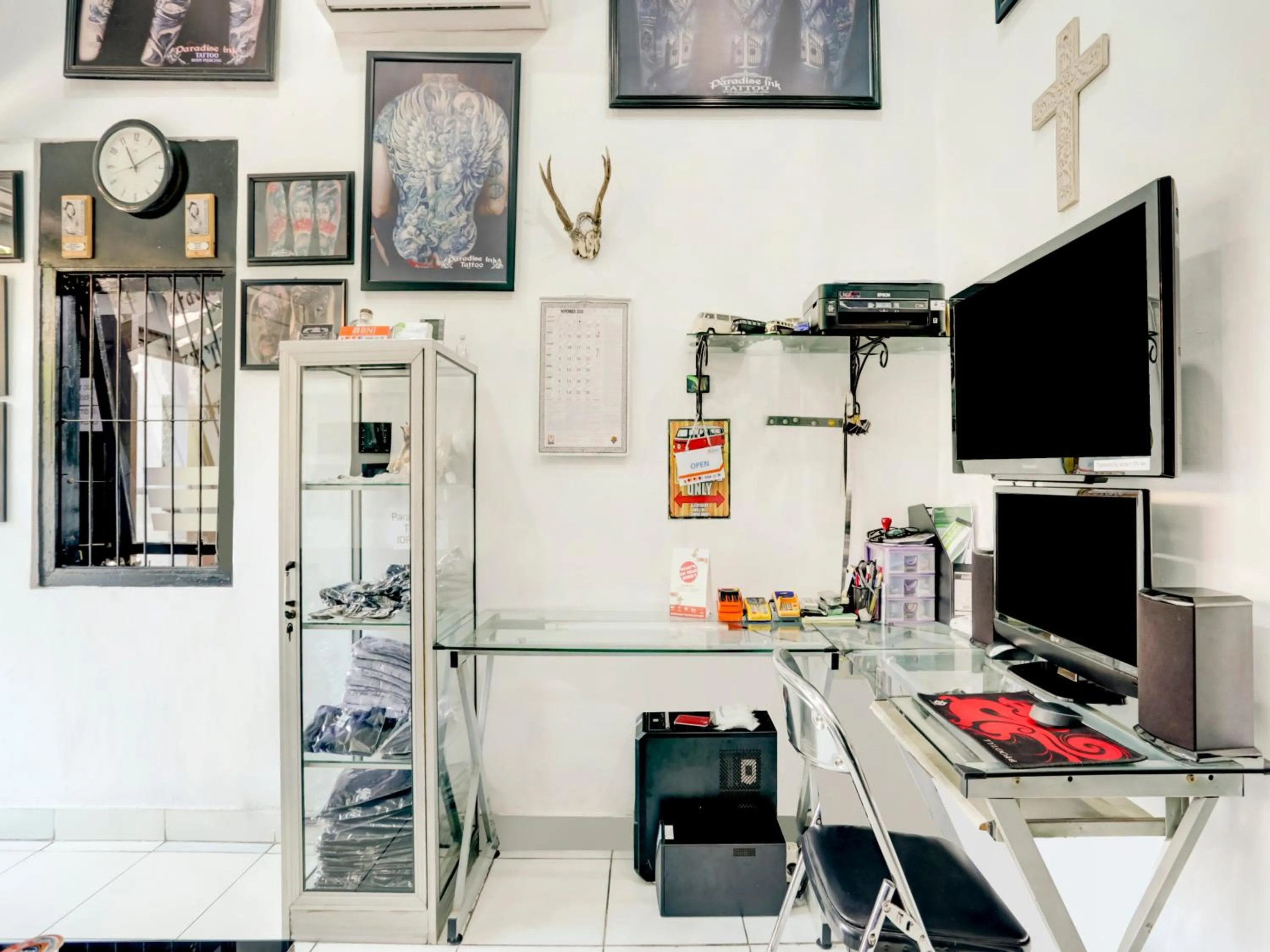 Lobby or reception in Paradise Inn