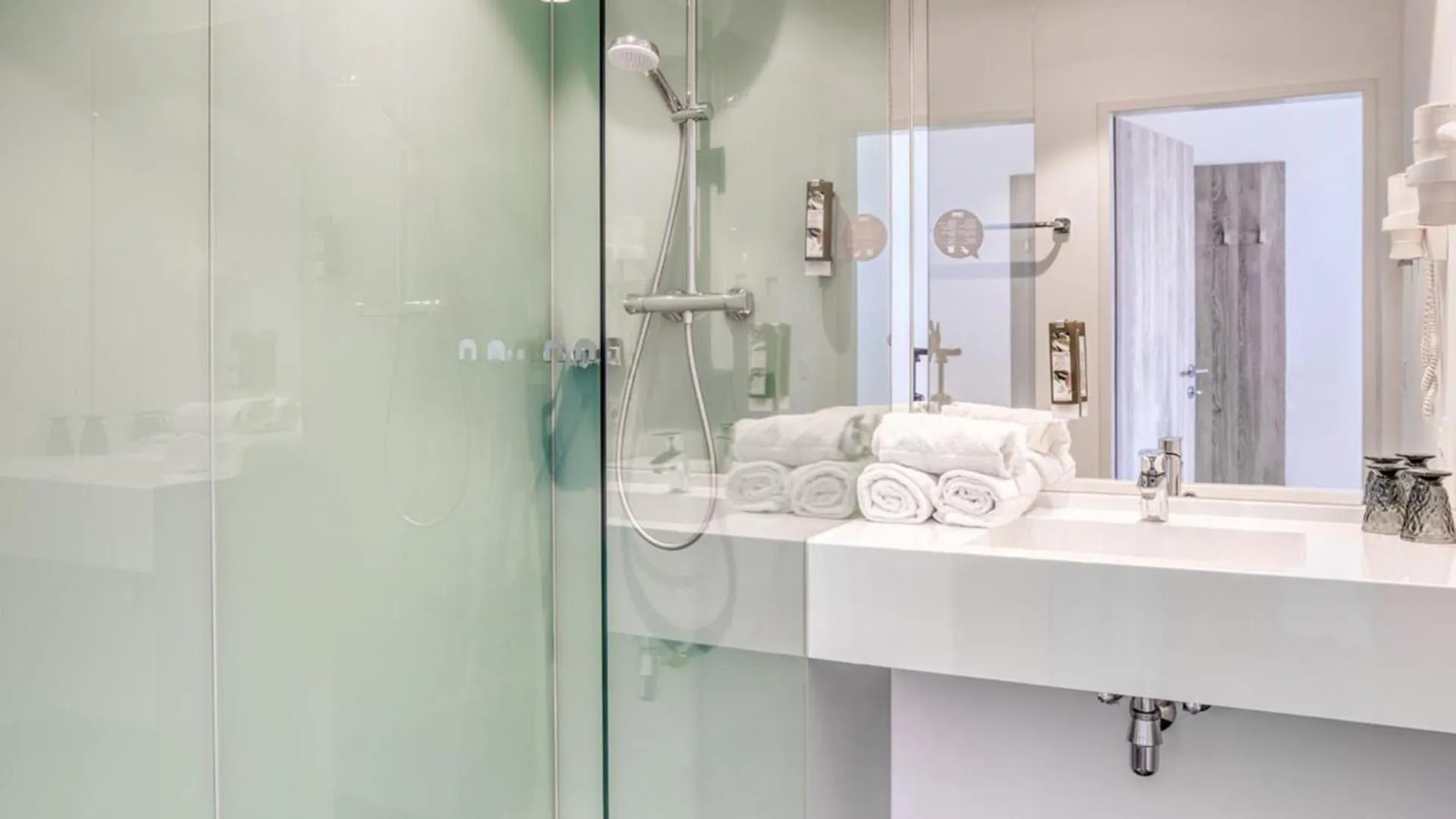 Shower in COOEE alpin Hotel Kitzbüheler Alpen