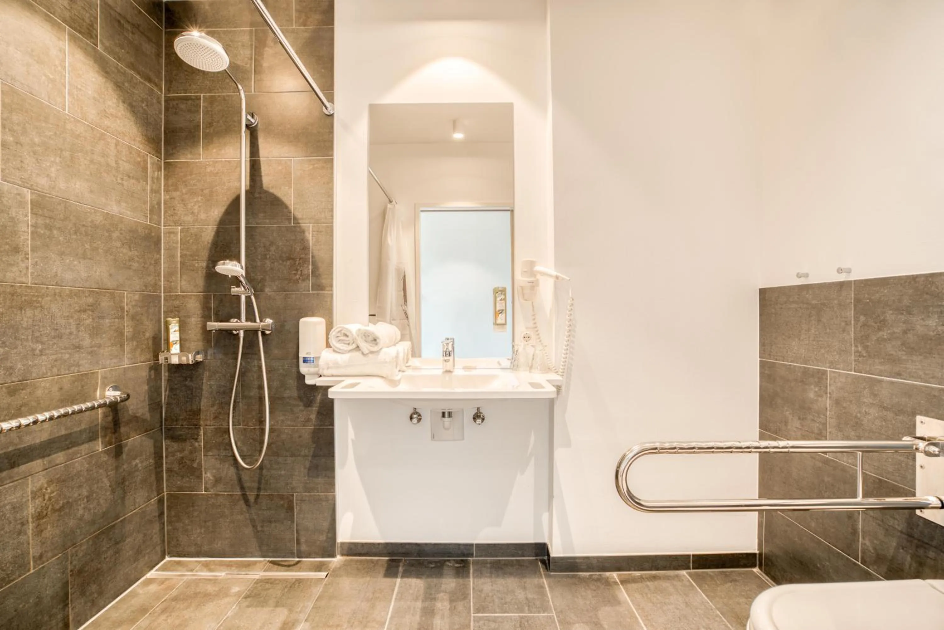 Shower in COOEE alpin Hotel Kitzbüheler Alpen