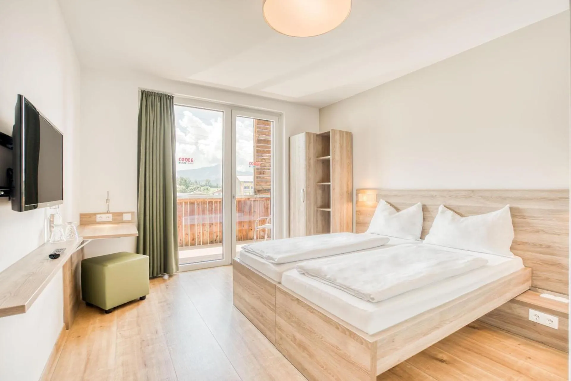 TV and multimedia, Bed in COOEE alpin Hotel Kitzbüheler Alpen