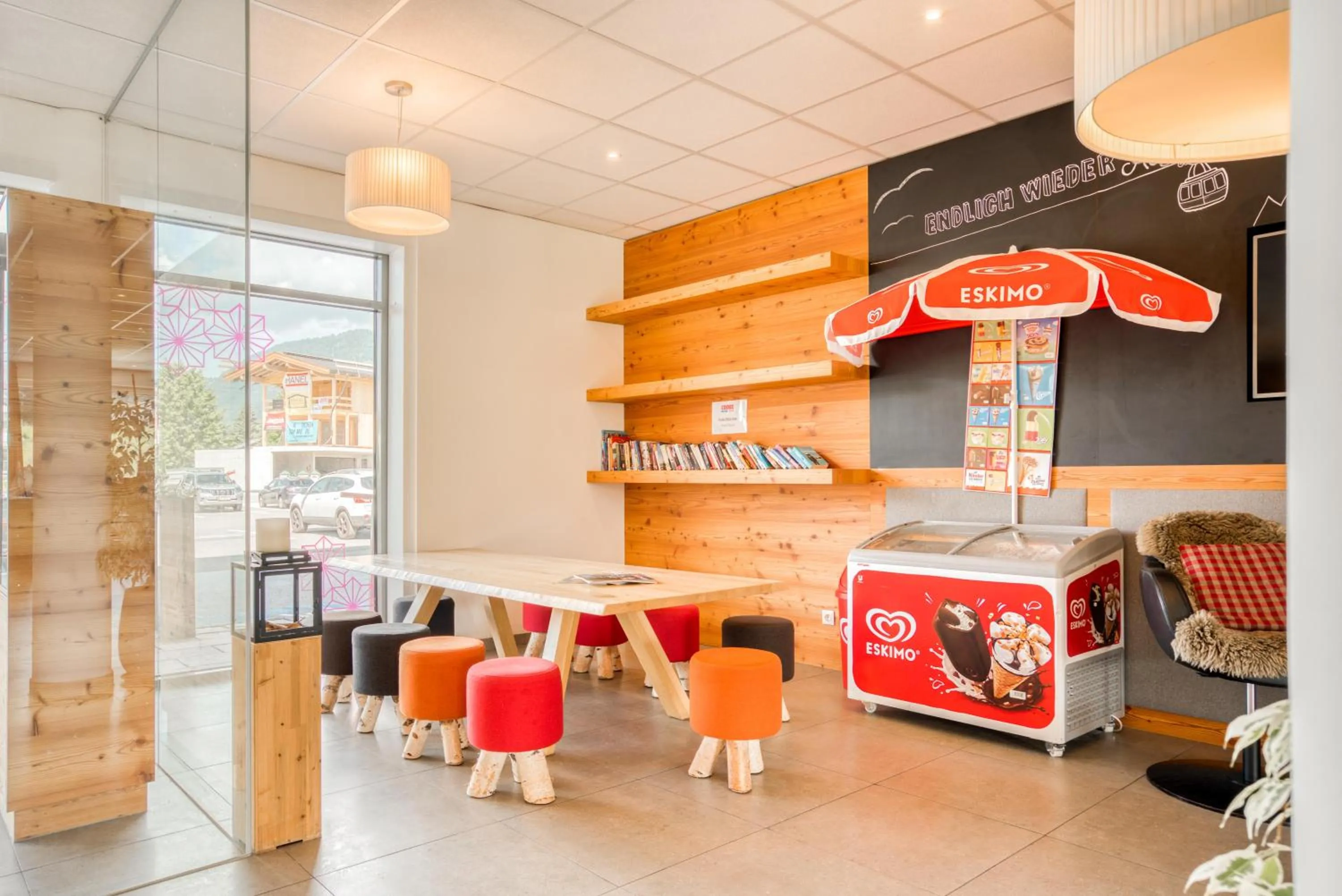 Lobby or reception in COOEE alpin Hotel Kitzbüheler Alpen