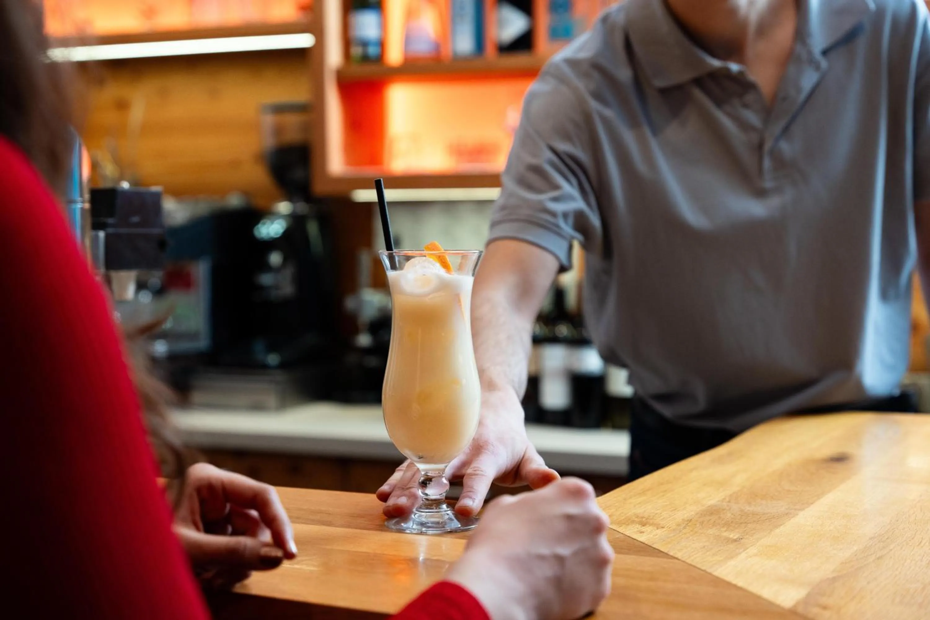 Lounge or bar in COOEE alpin Hotel Kitzbüheler Alpen