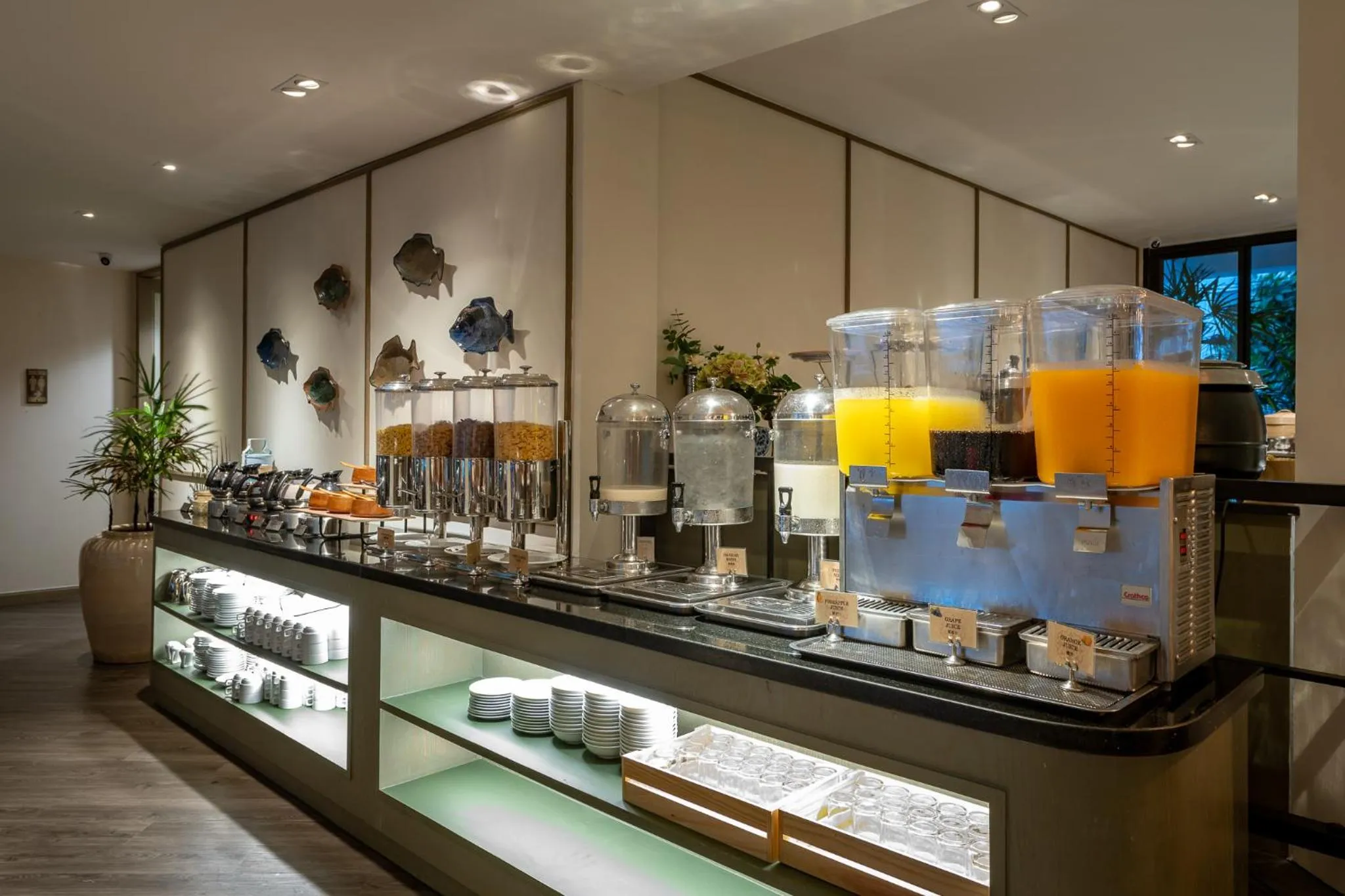 Food and drinks in Sawaddi Patong Resort & Spa by Tolani