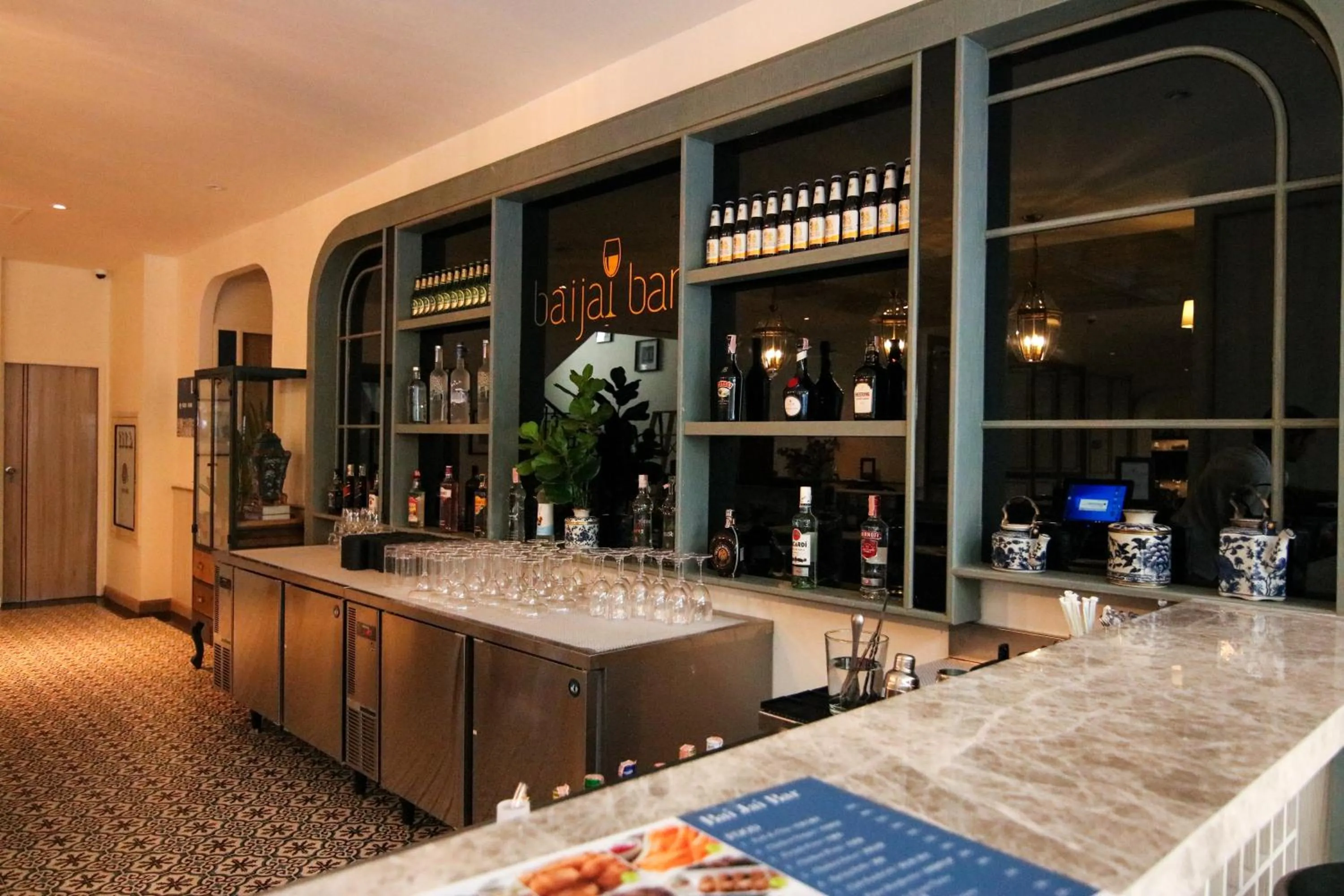 Lounge or bar in Sawaddi Patong Resort & Spa by Tolani