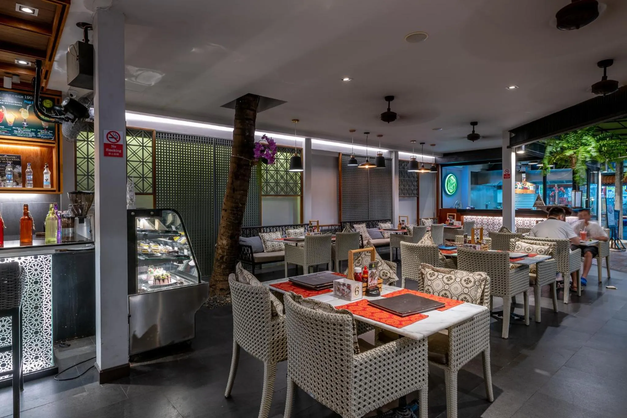 Restaurant/places to eat in Sawaddi Patong Resort & Spa by Tolani