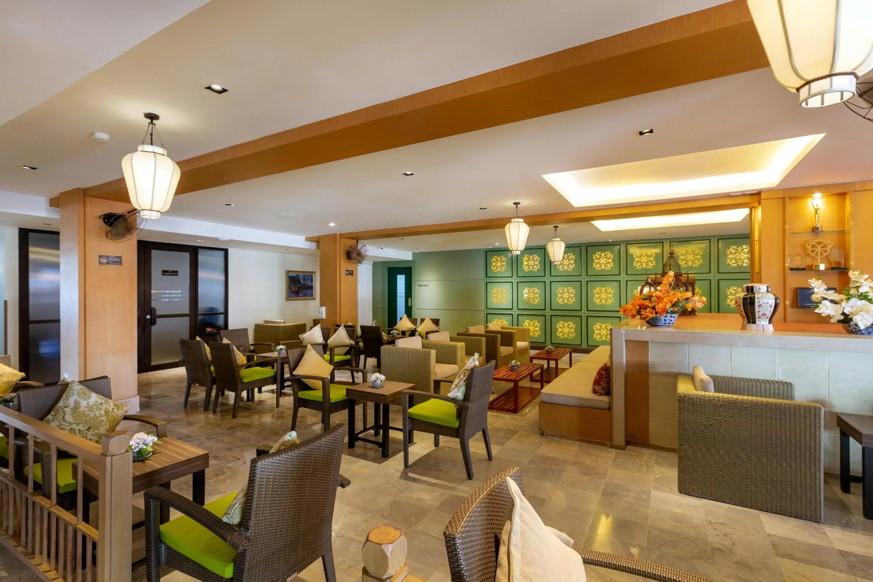 Restaurant/places to eat in Sawaddi Patong Resort & Spa by Tolani
