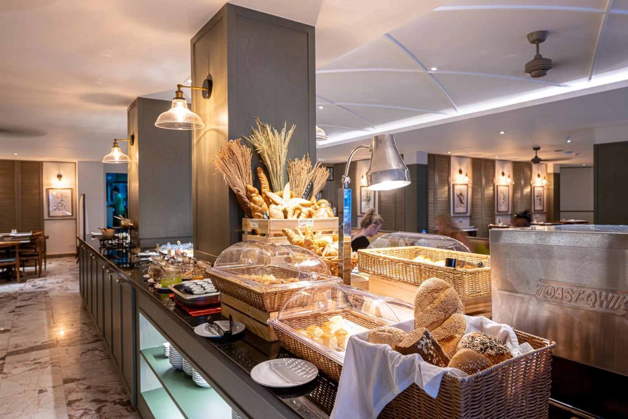 Restaurant/places to eat in Sawaddi Patong Resort & Spa by Tolani