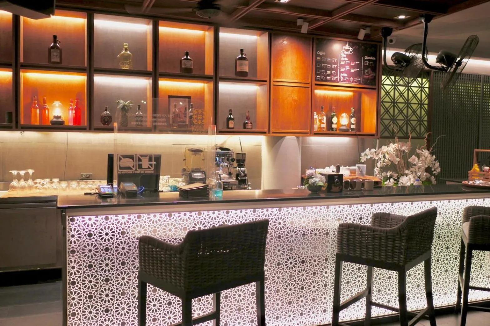 Restaurant/places to eat in Sawaddi Patong Resort & Spa by Tolani