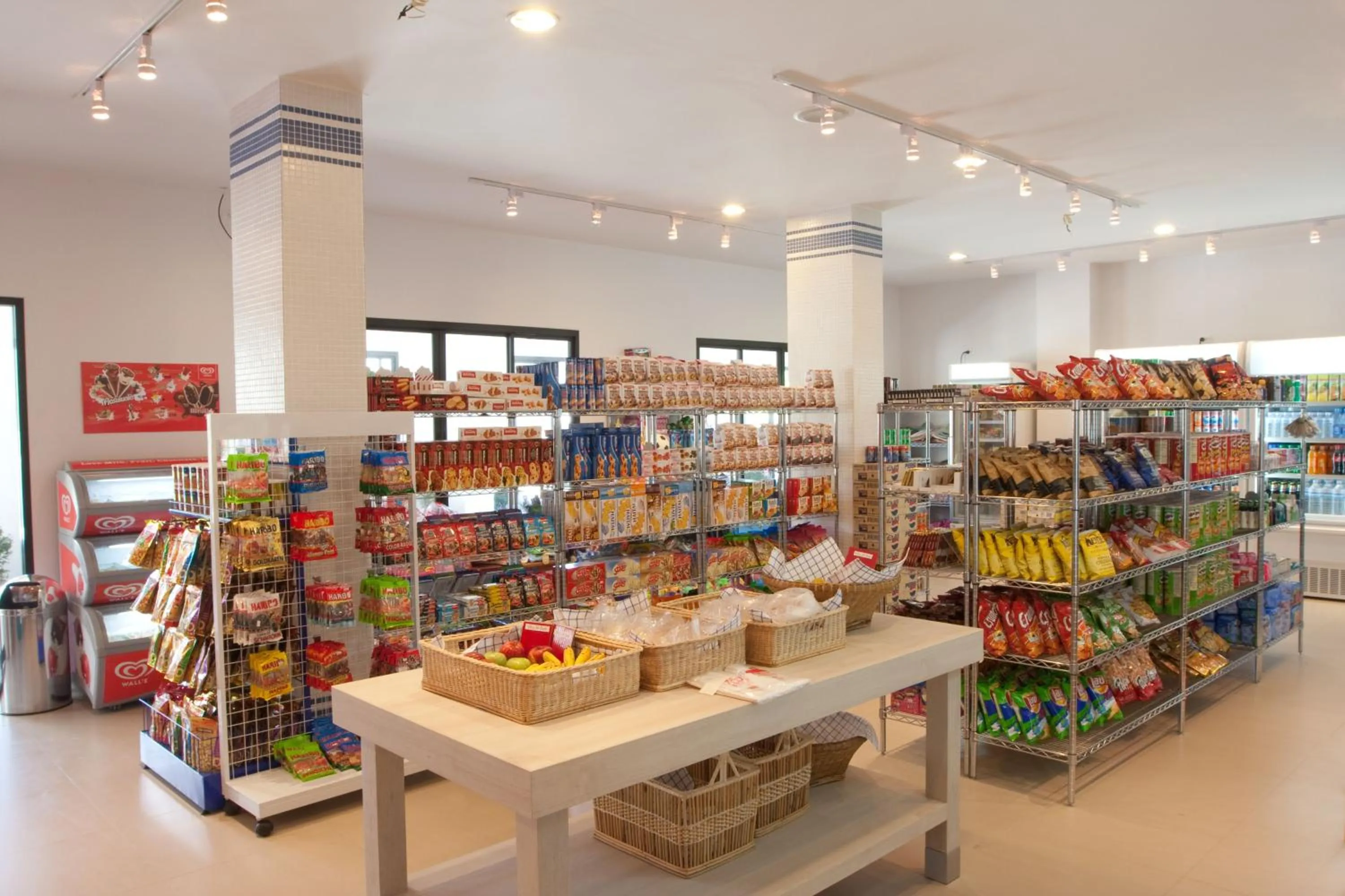 On-site shops in Sunwing Kamala Beach