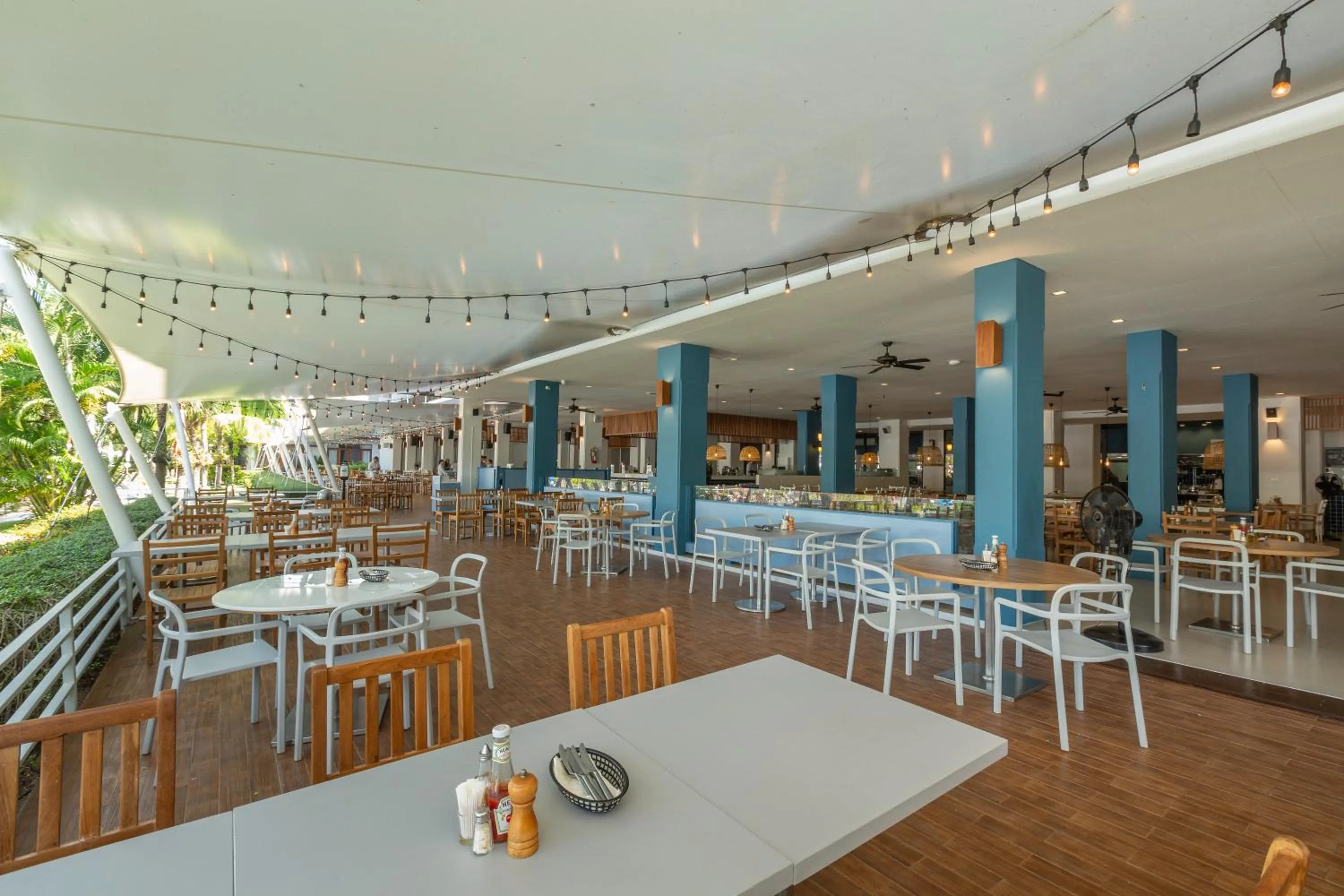 Restaurant/places to eat in Sunwing Kamala Beach