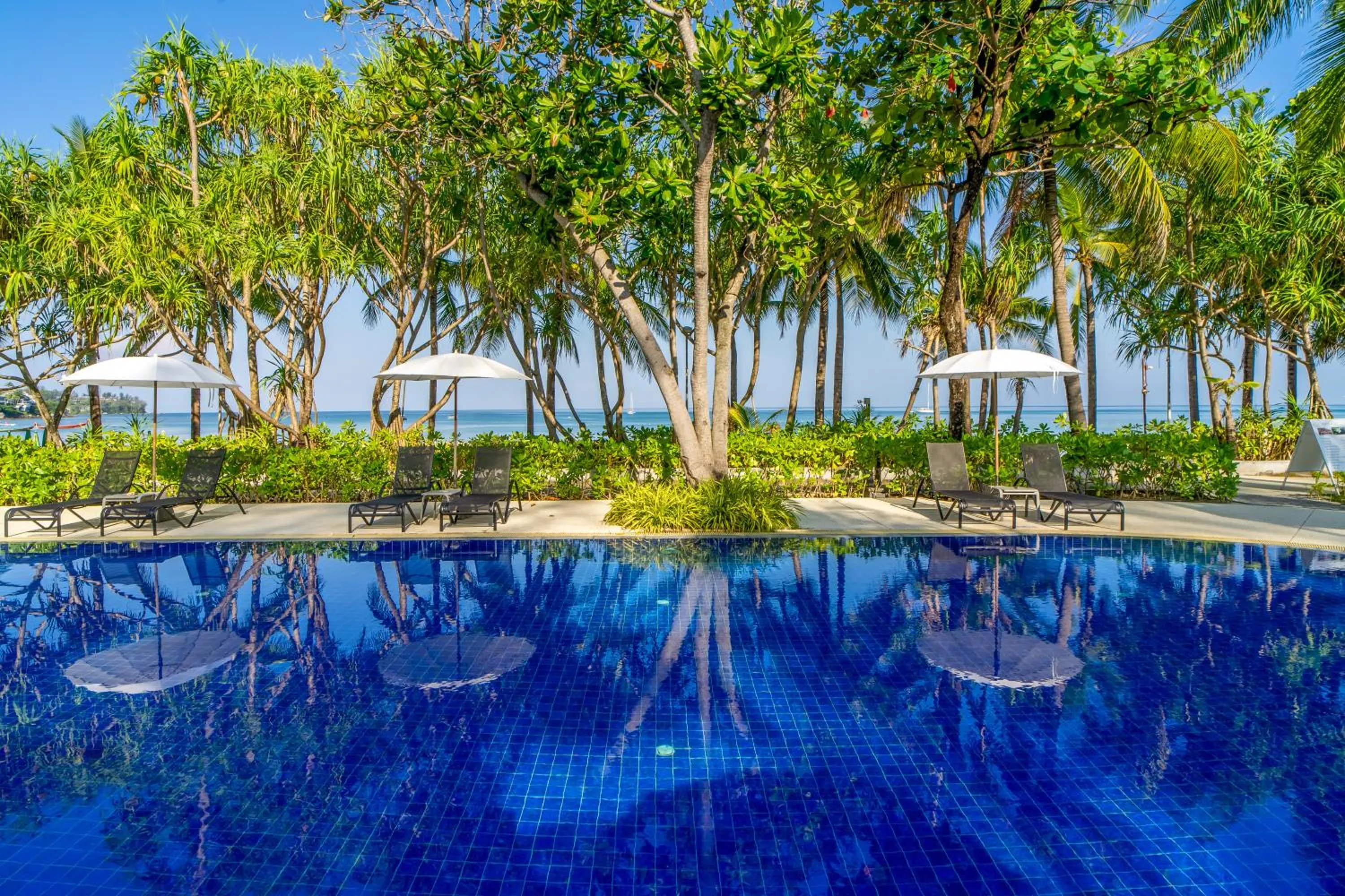 Swimming pool in Sunwing Kamala Beach