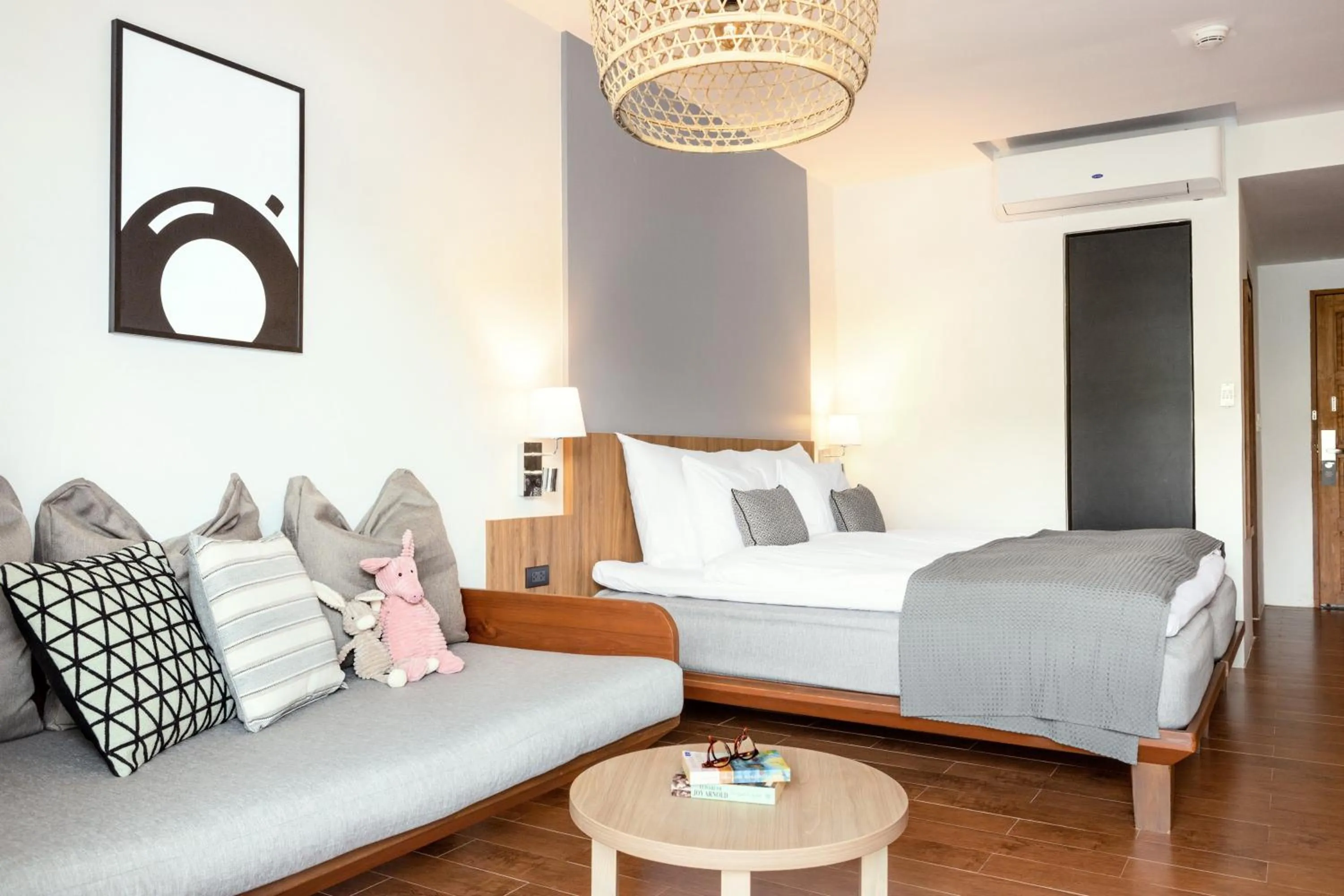 Photo of the whole room, Bed in Sunwing Kamala Beach