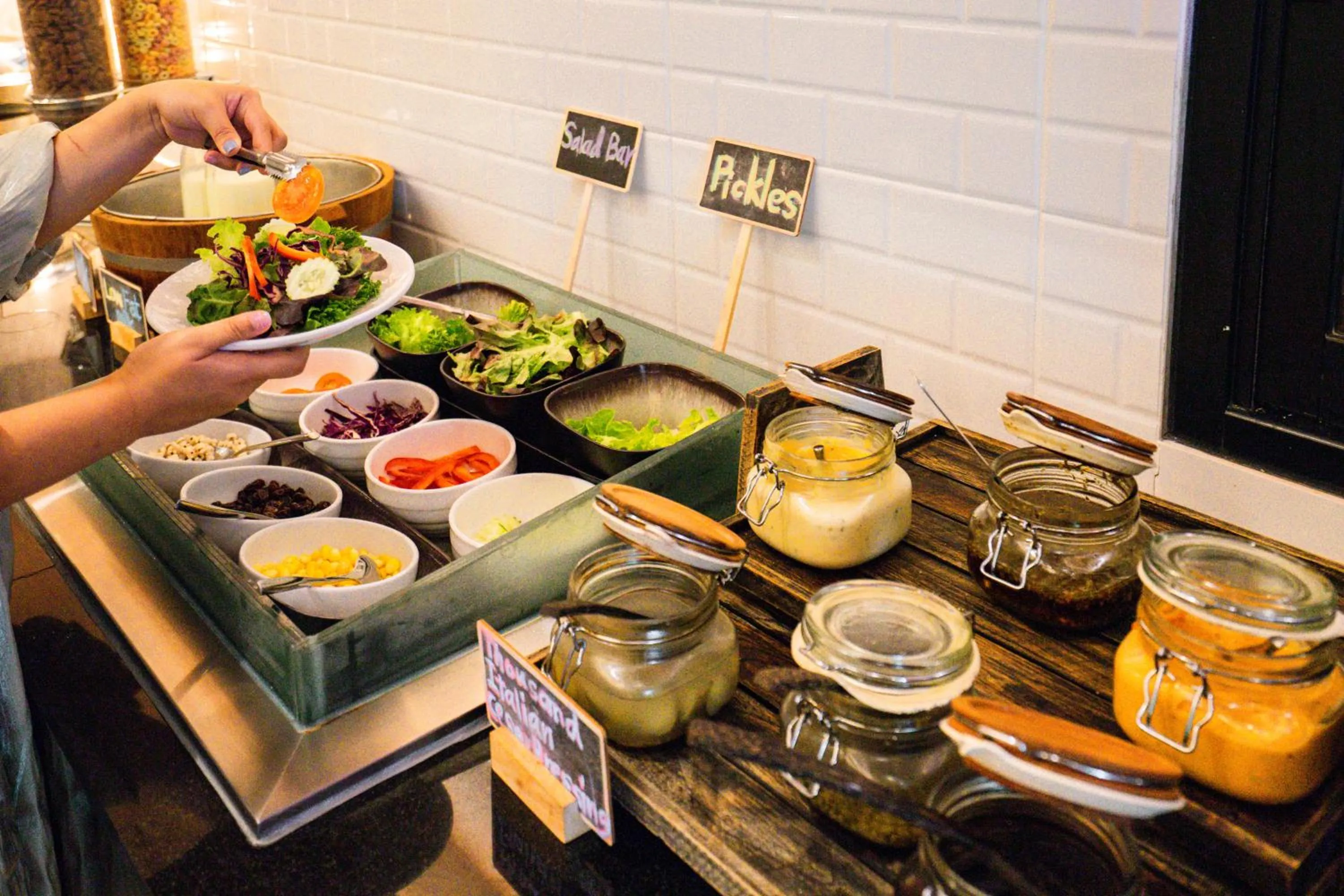 Restaurant/places to eat in PARKROYAL Suites Bangkok