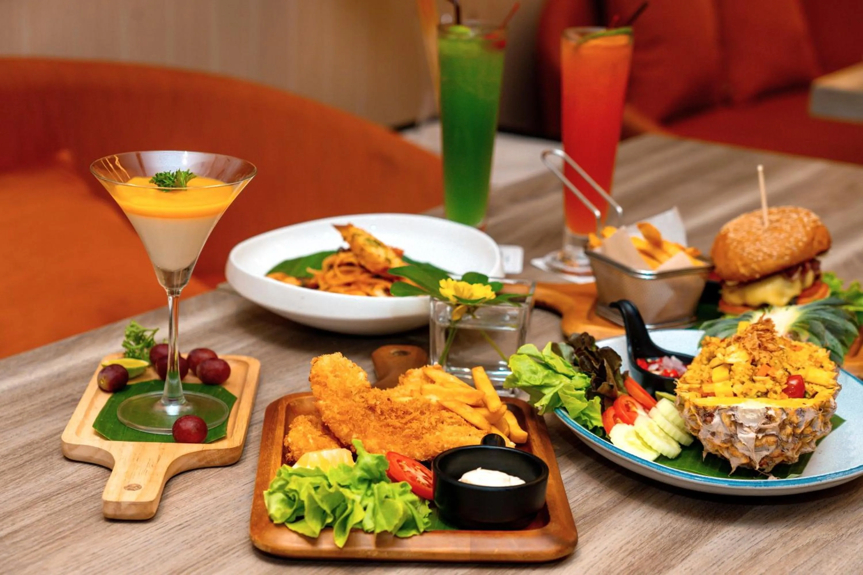 Restaurant/places to eat in PARKROYAL Suites Bangkok