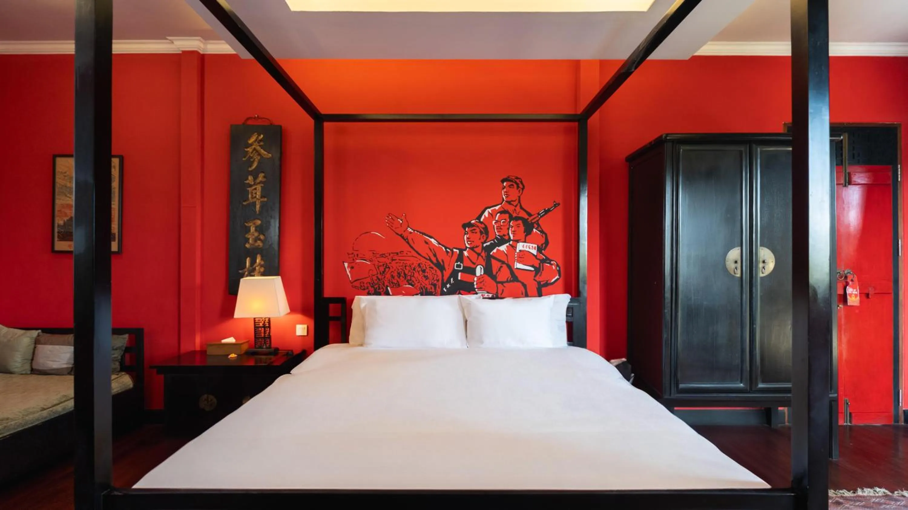 Bed in NicoNico Mansion by Villa Finder