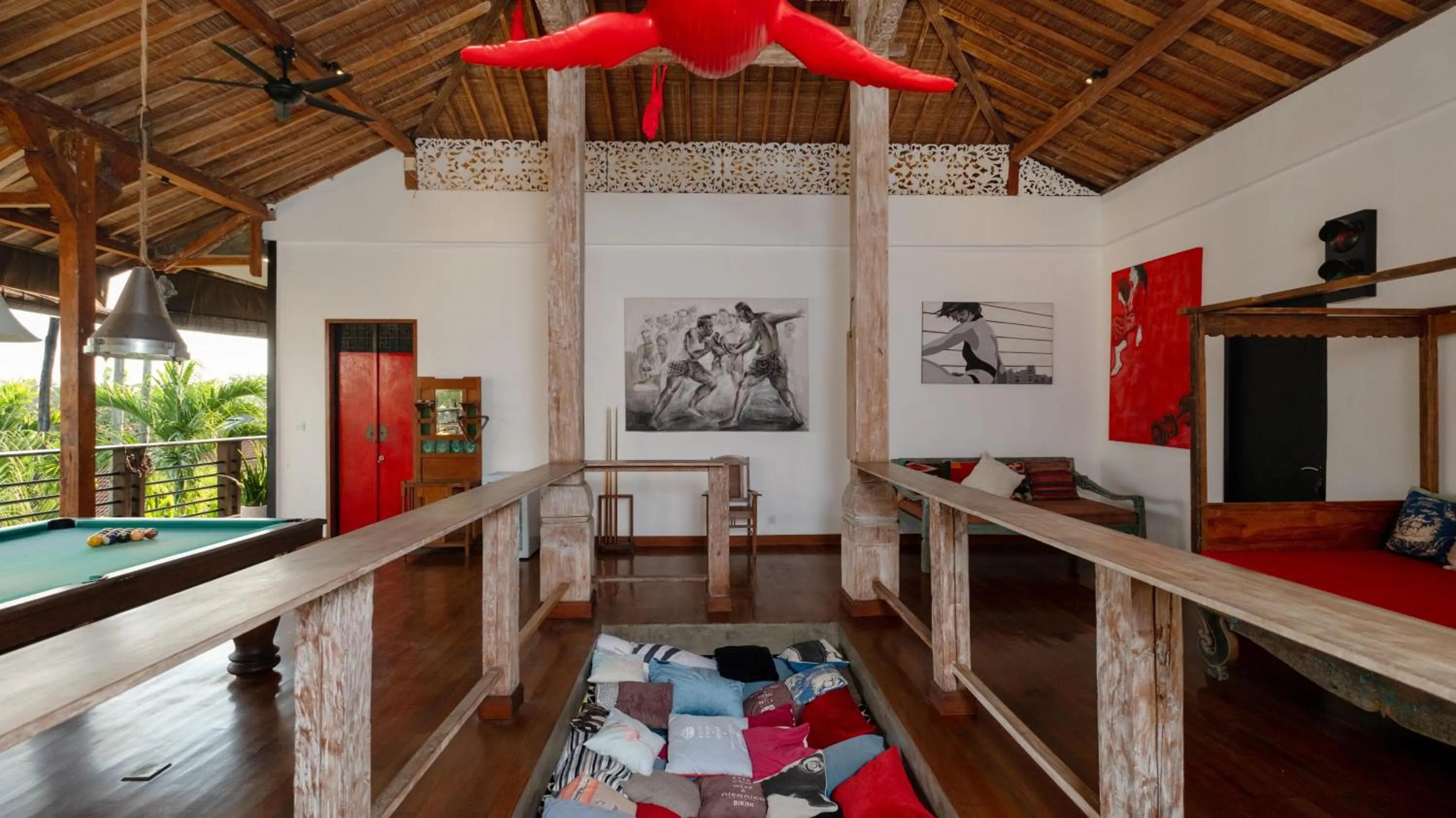 Billiard in NicoNico Mansion by Villa Finder