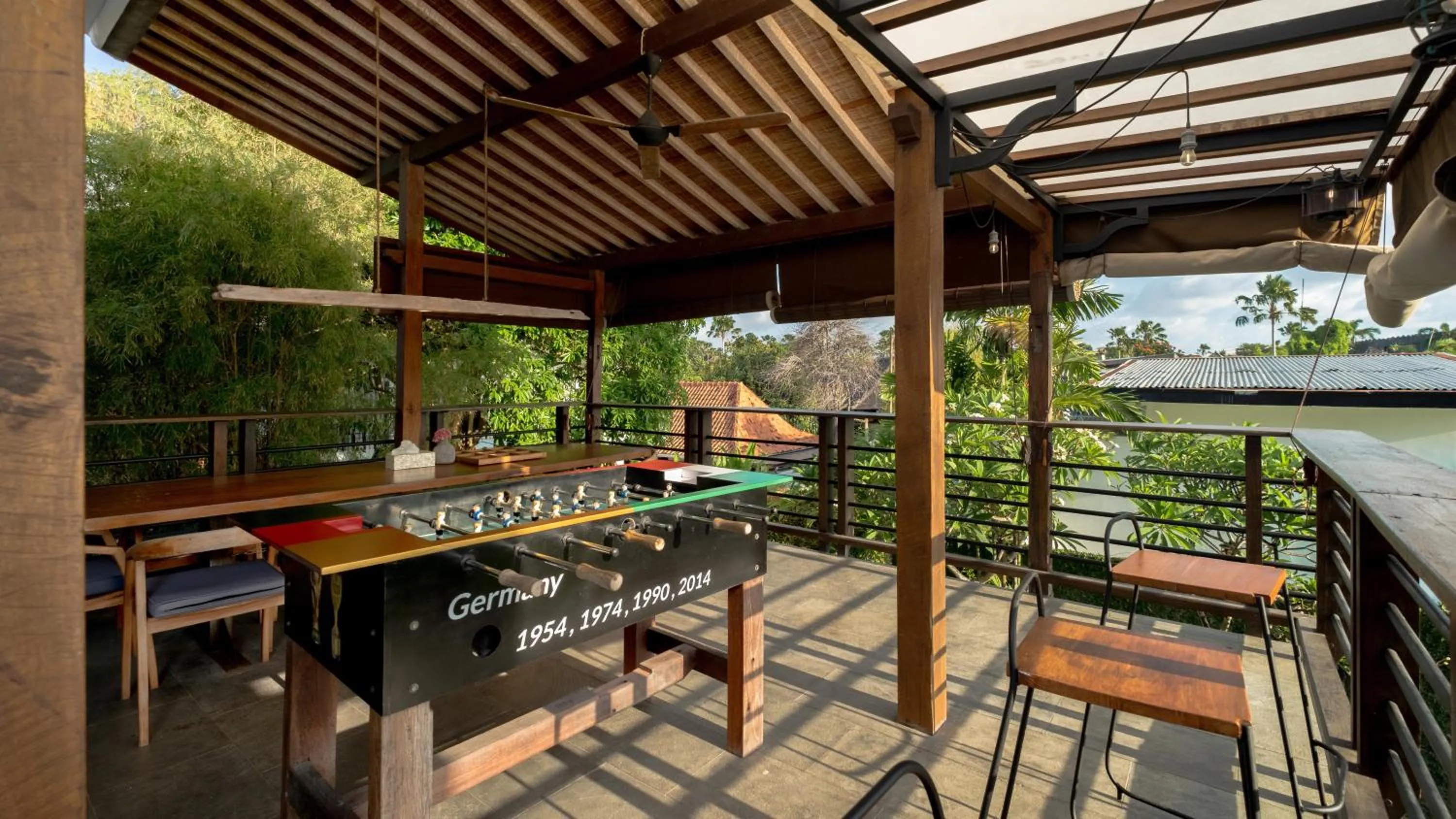 Patio in NicoNico Mansion by Villa Finder