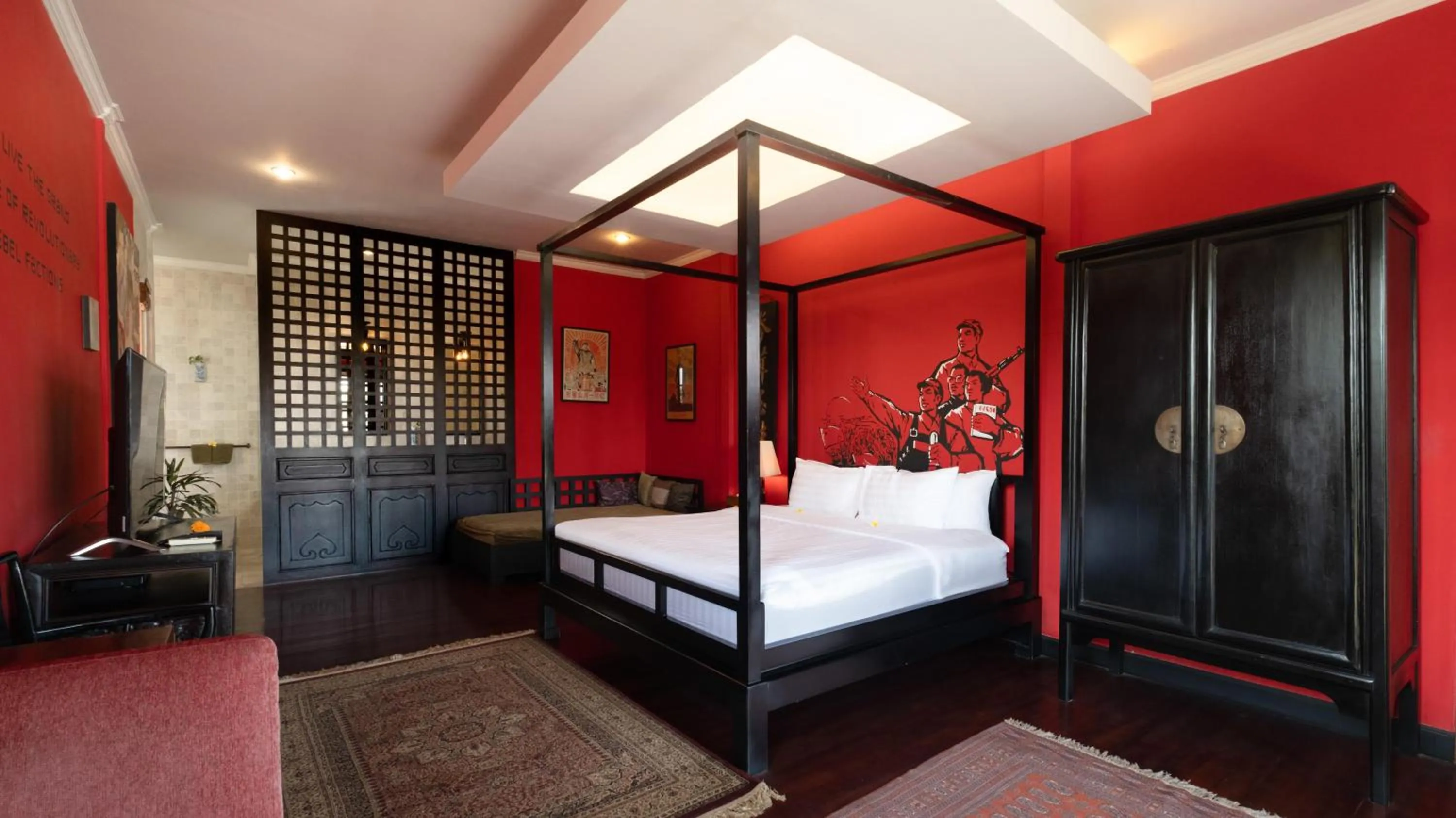 Bed in NicoNico Mansion by Villa Finder