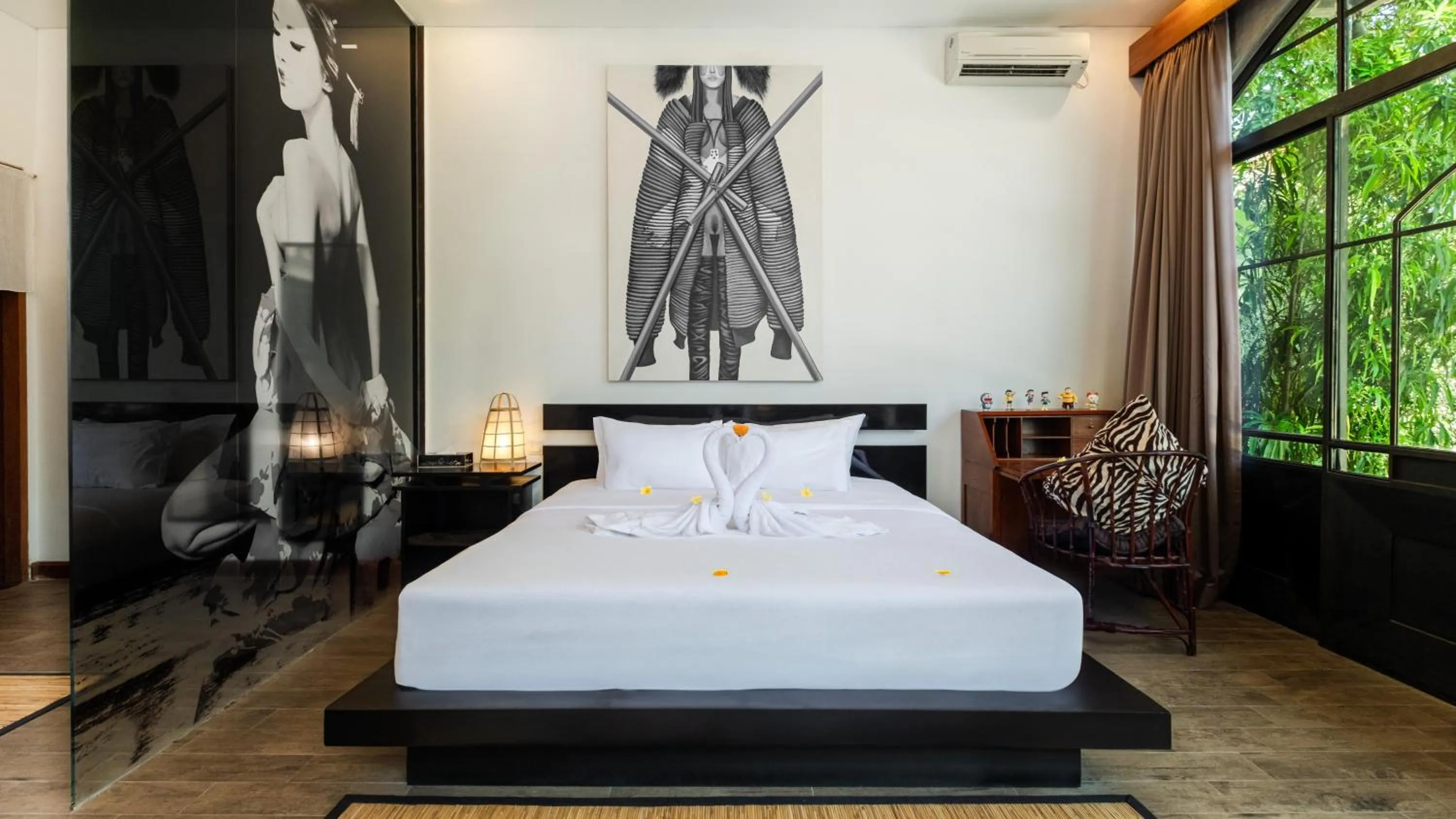 Bed in NicoNico Mansion by Villa Finder