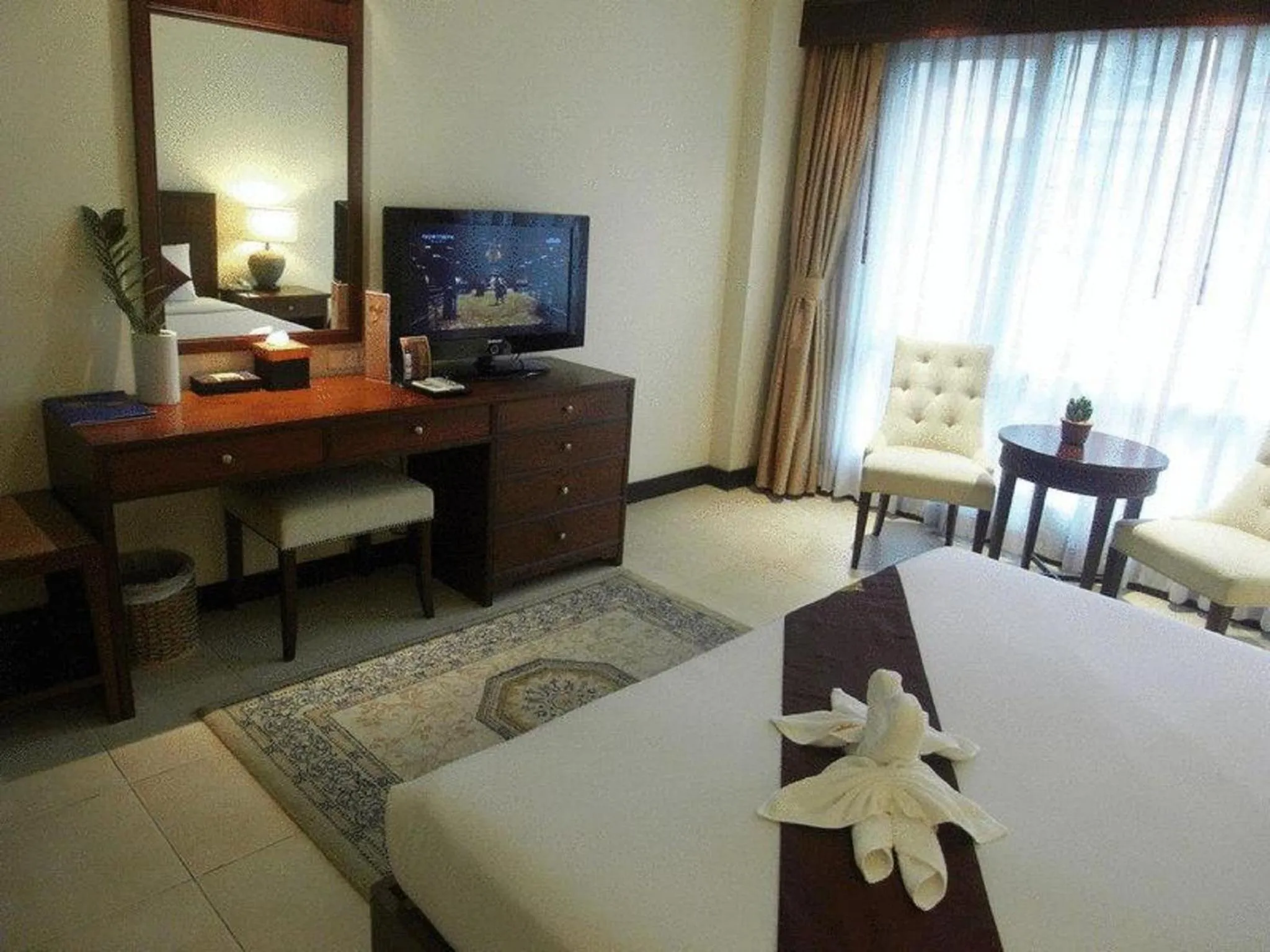 Photo of the whole room, TV/Entertainment Center in De Arni Hotel (SHA Extra Plus)
