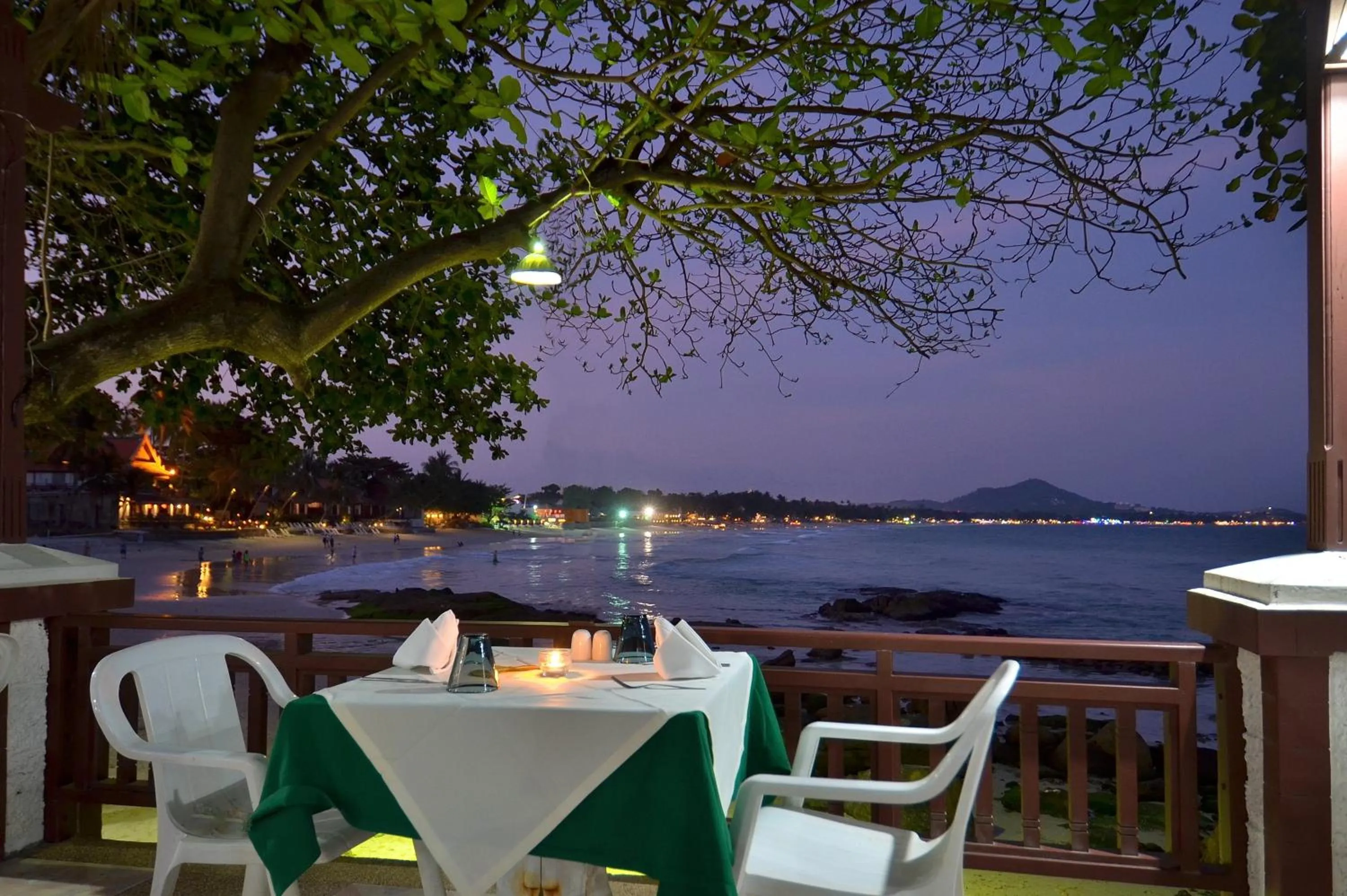 Restaurant/places to eat in First Bungalow Beach Resort