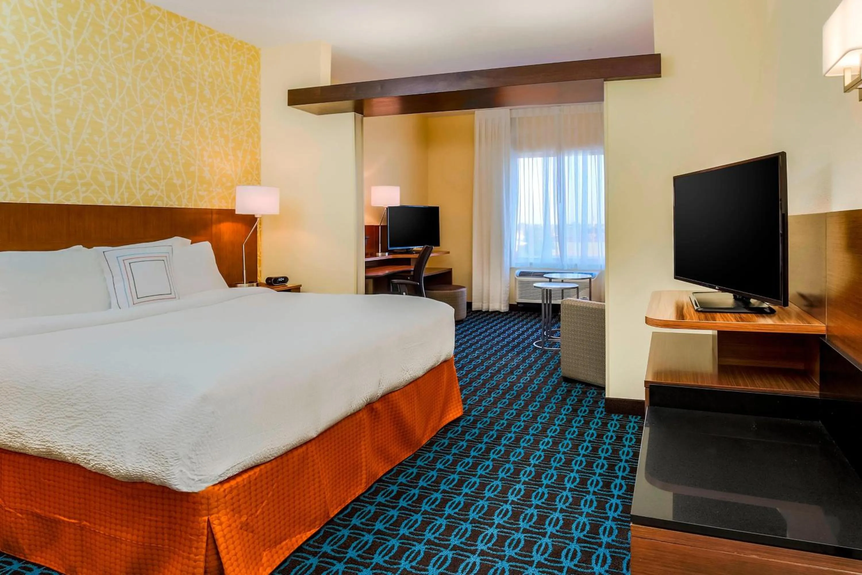 Photo of the whole room, Bed in Fairfield Inn & Suites by Marriott Snyder