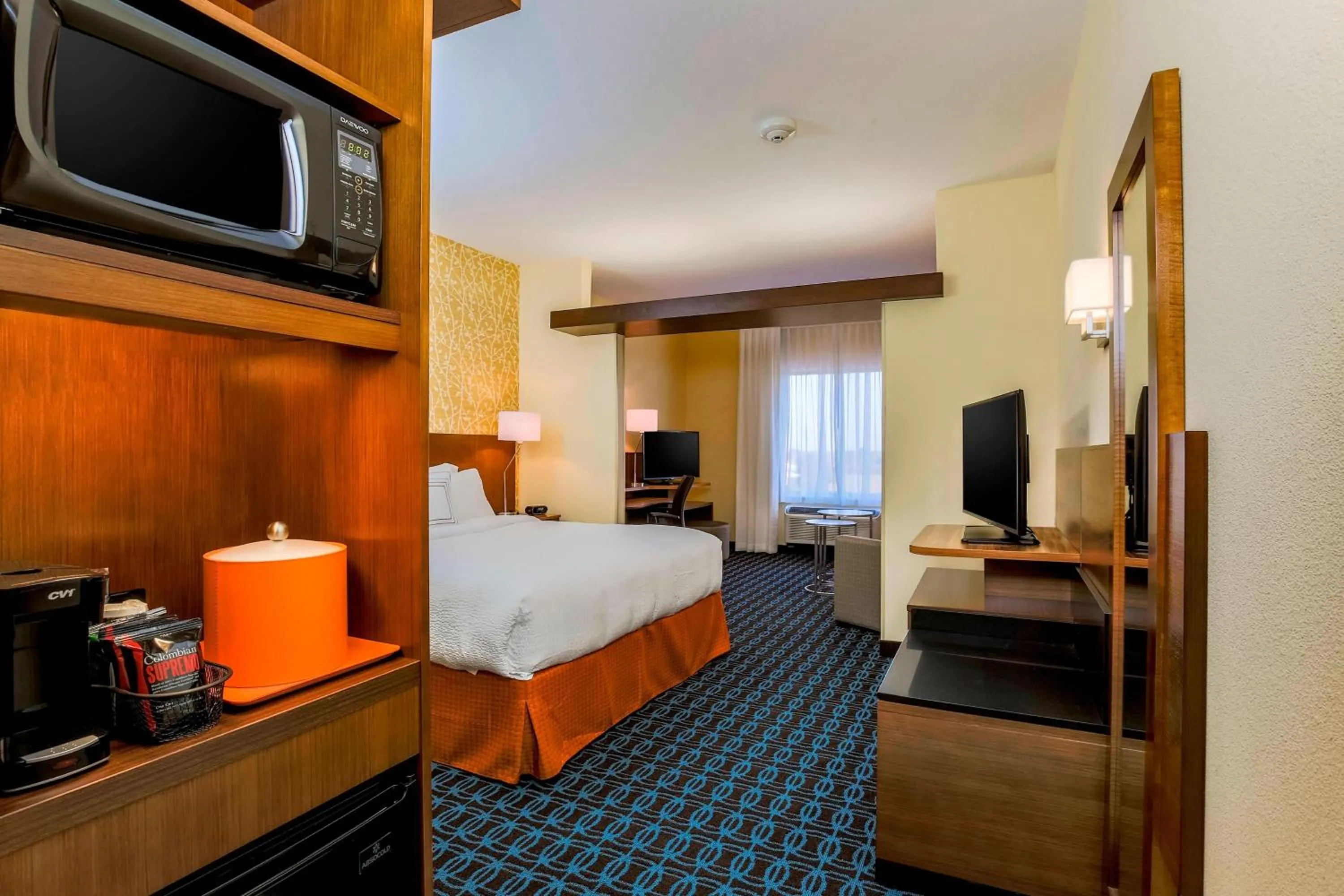 Photo of the whole room, Bed in Fairfield Inn & Suites by Marriott Snyder