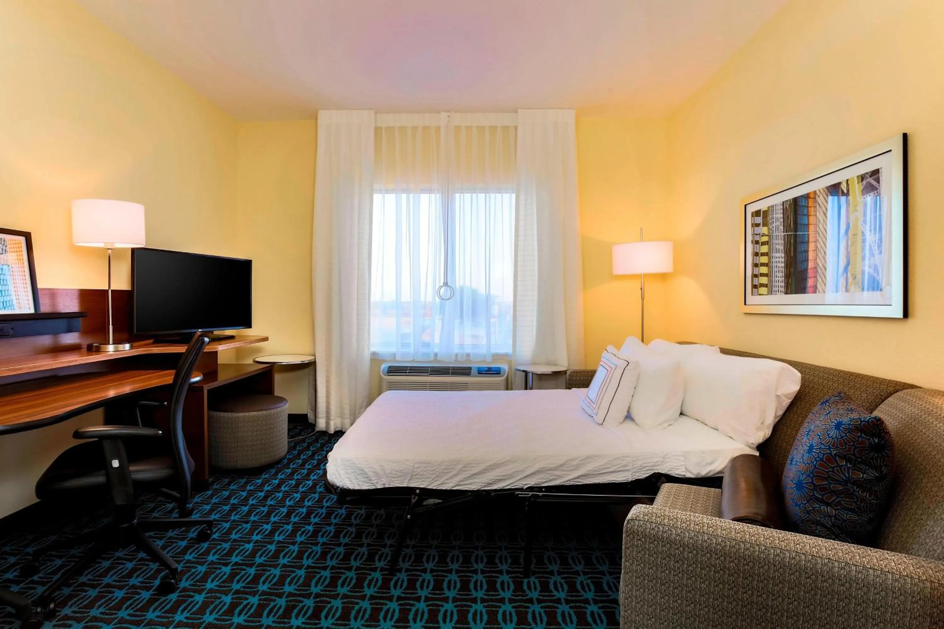 Photo of the whole room, Bed in Fairfield Inn & Suites by Marriott Snyder