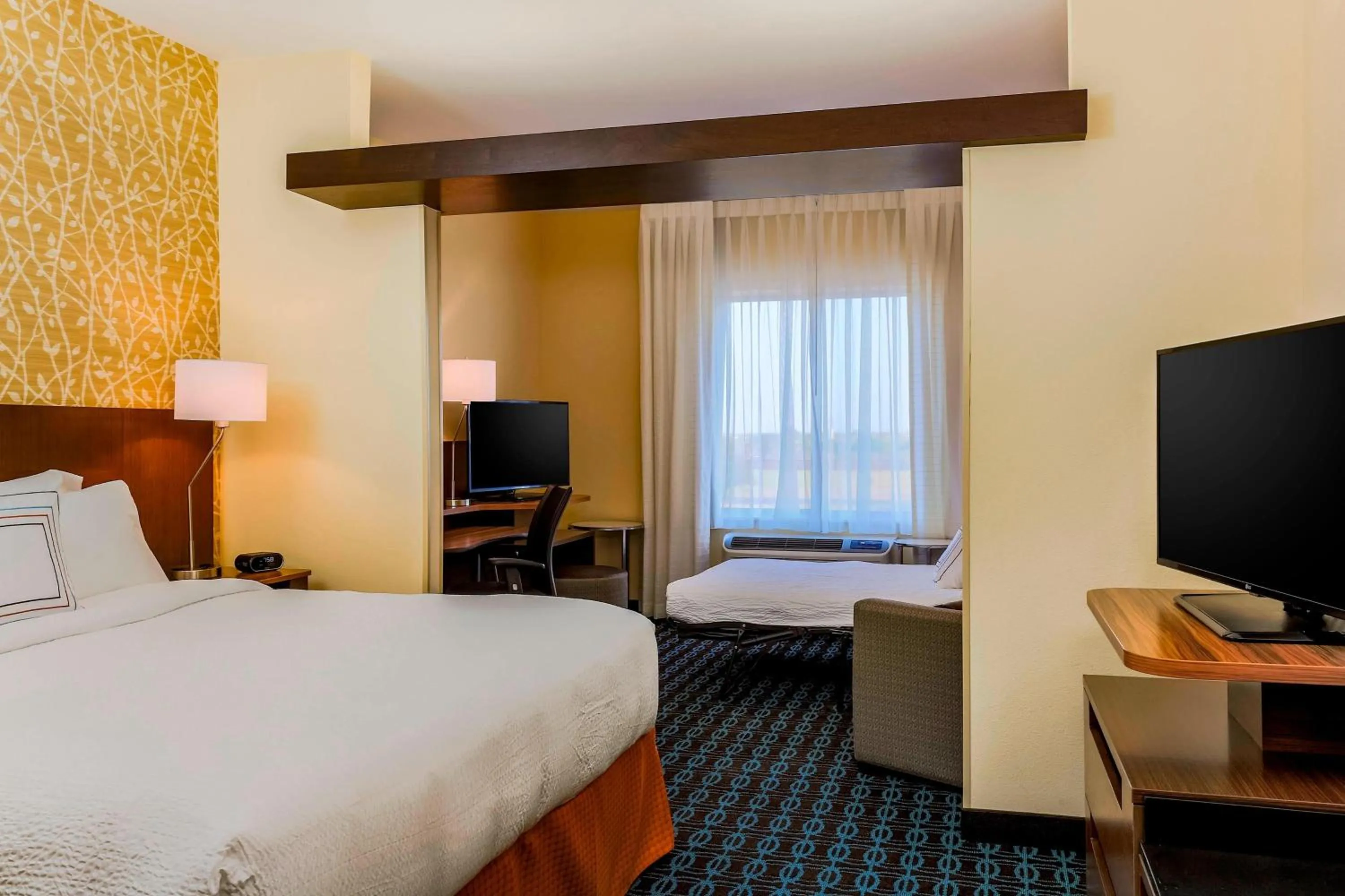 Photo of the whole room, Bed in Fairfield Inn & Suites by Marriott Snyder