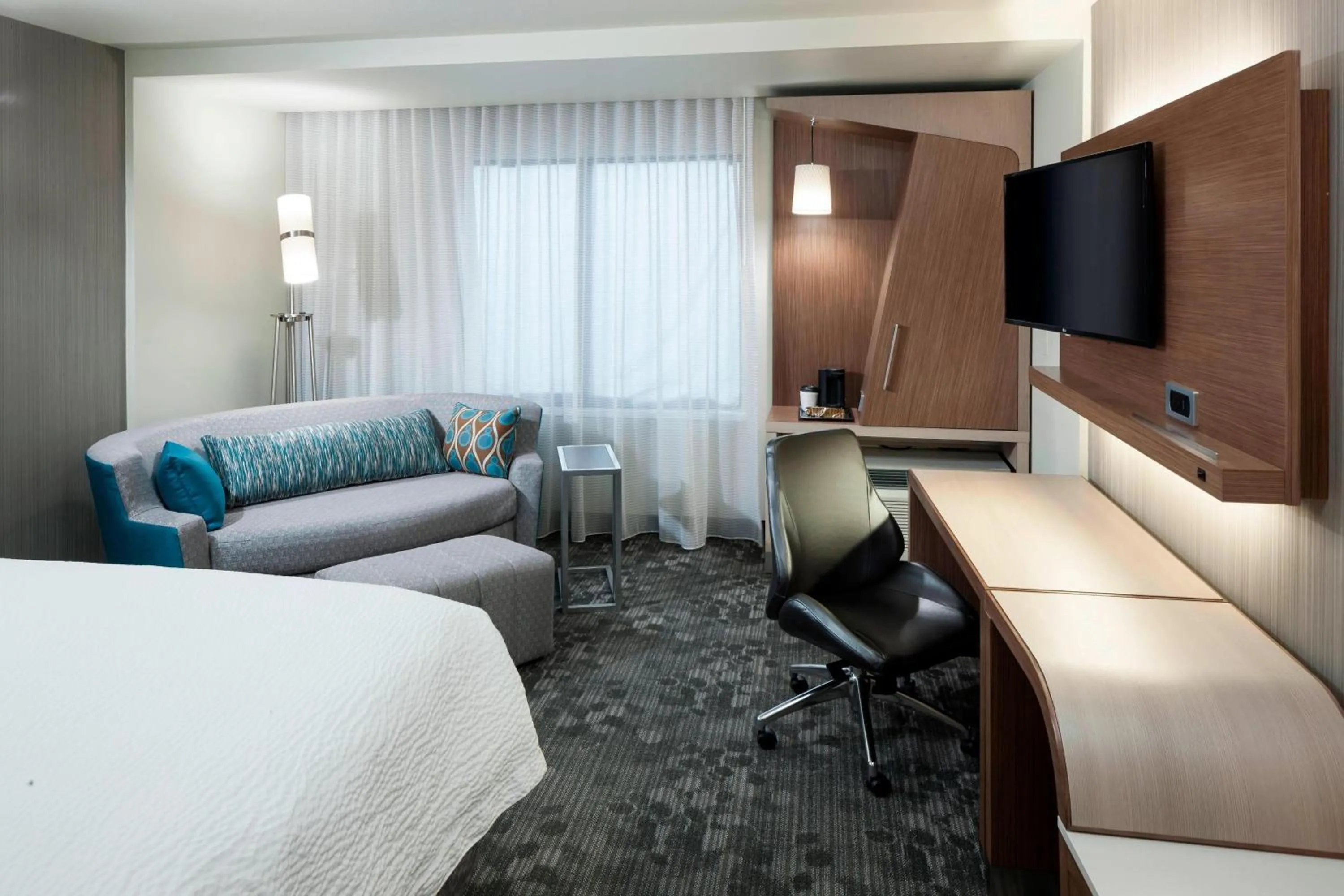 Photo of the whole room, Bed in Courtyard by Marriott Fort Worth Alliance Town Center