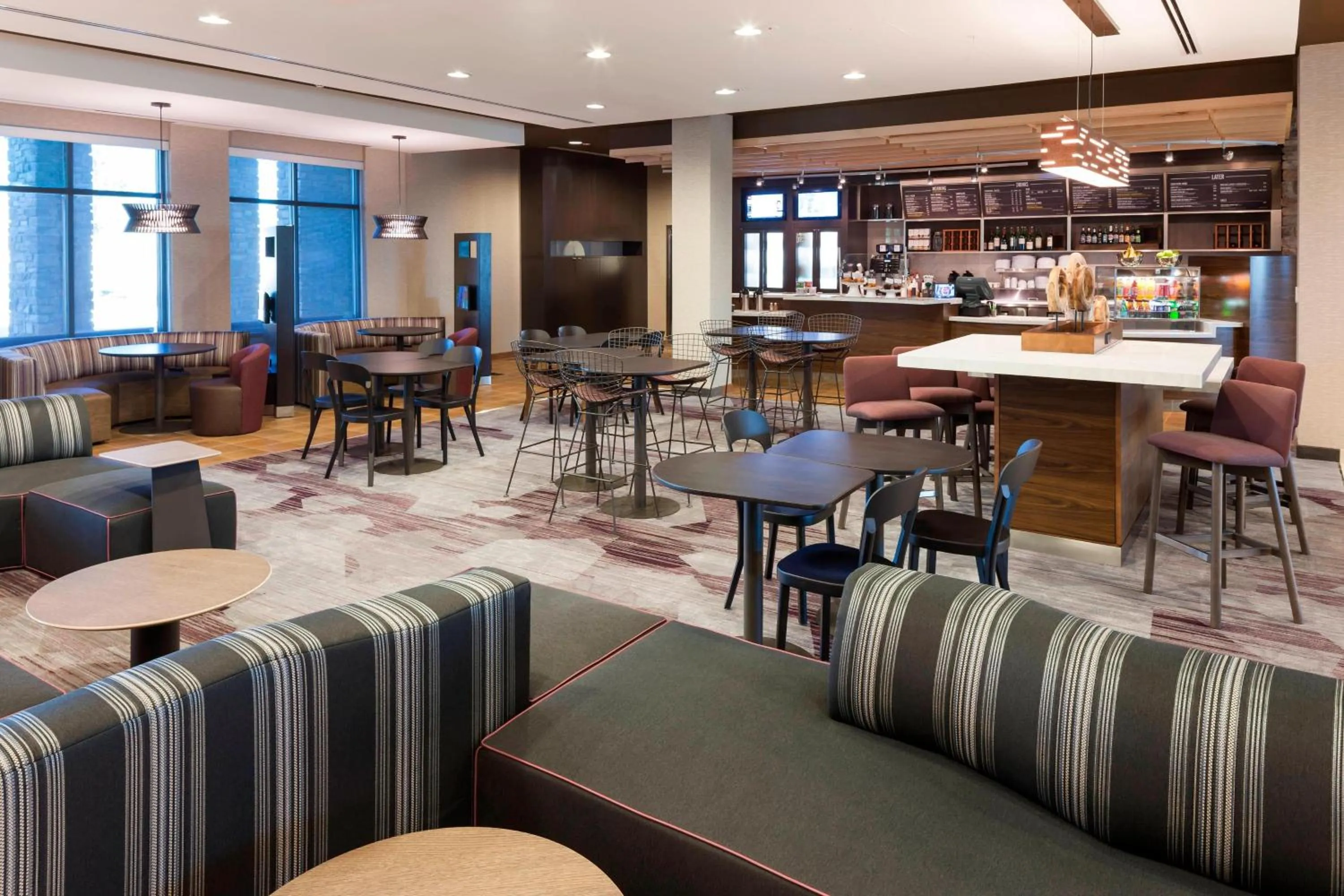 Lounge or bar in Courtyard by Marriott Fort Worth Alliance Town Center