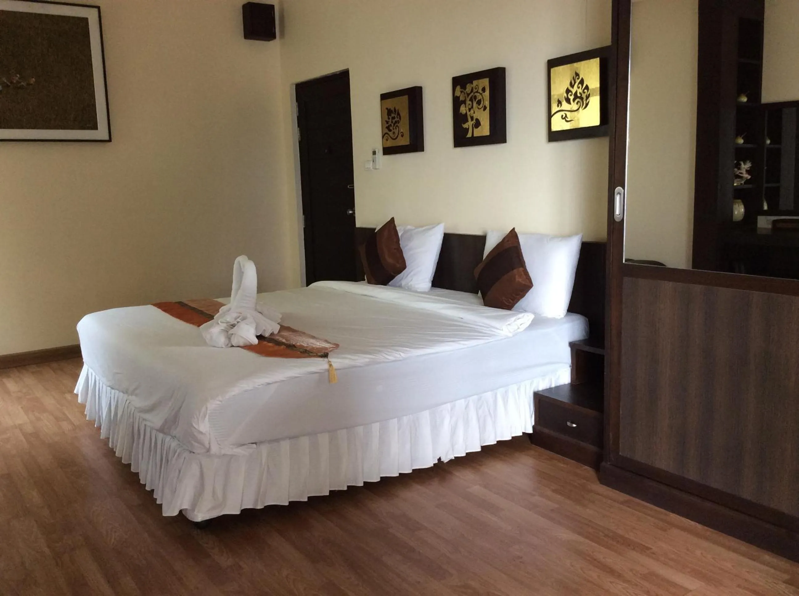 Bed in Monsane River Kwai Resort