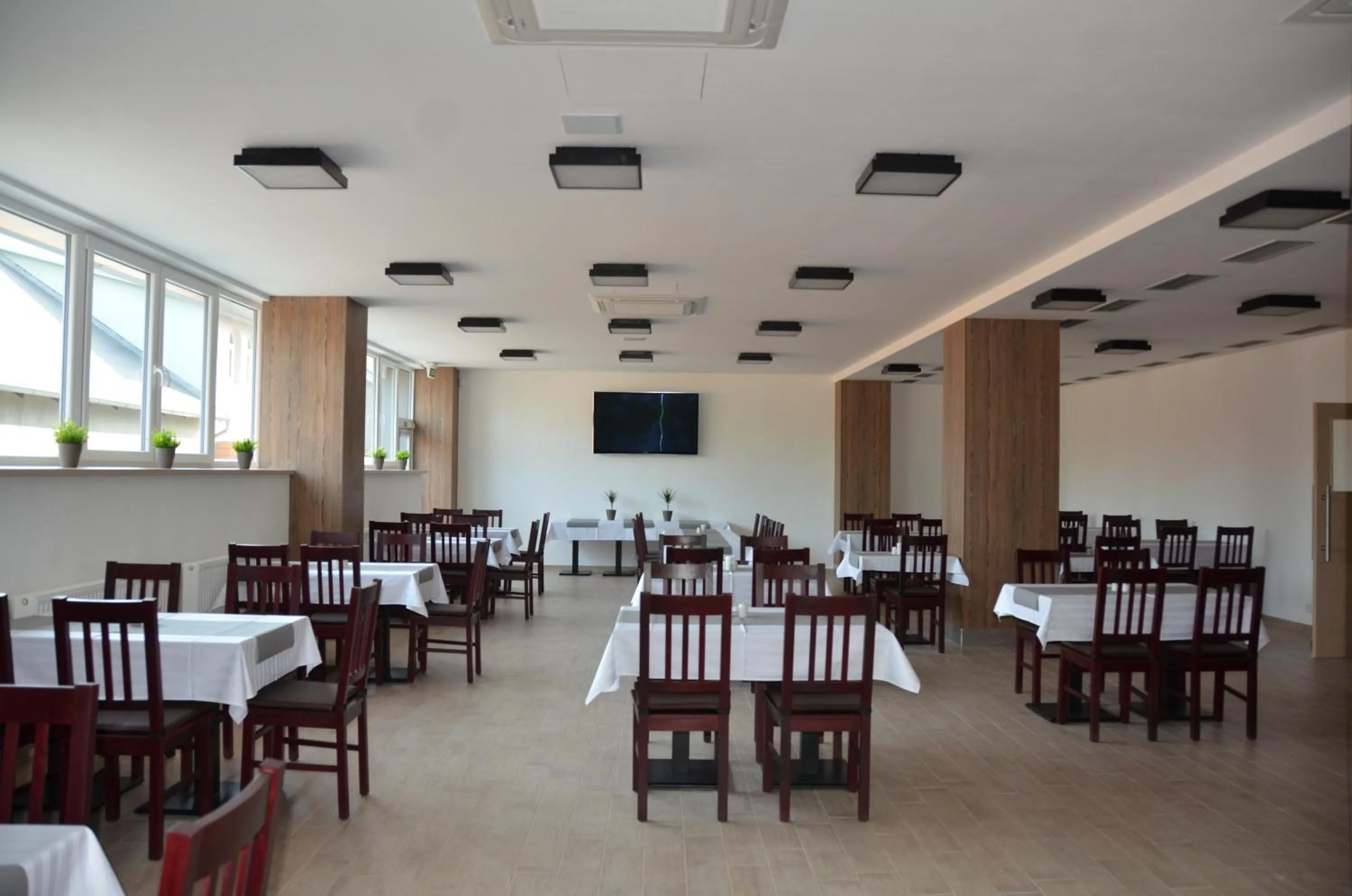 Restaurant/places to eat in Hotel Fabrika