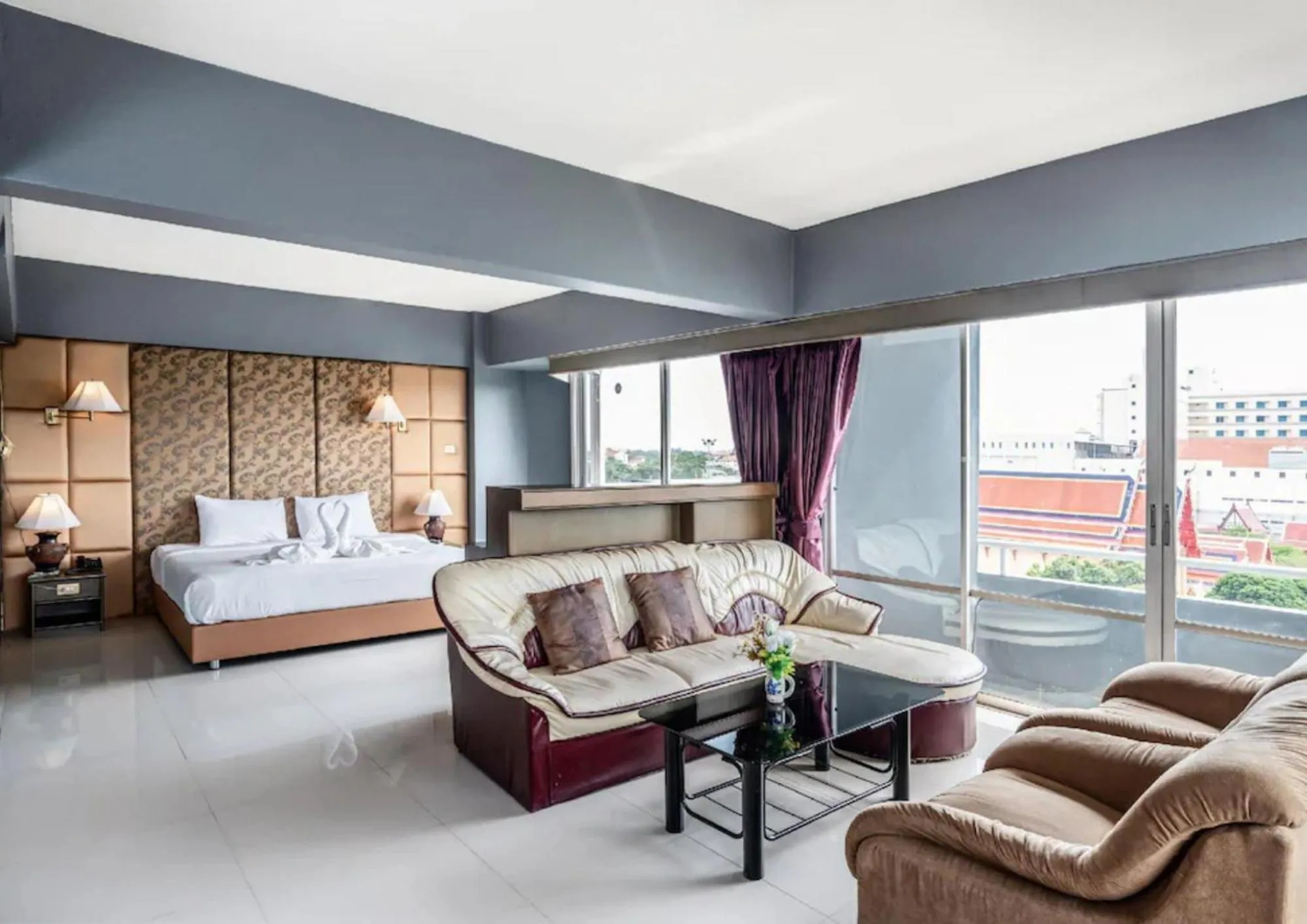Living room, Bed in Ayothaya Riverside Hotel