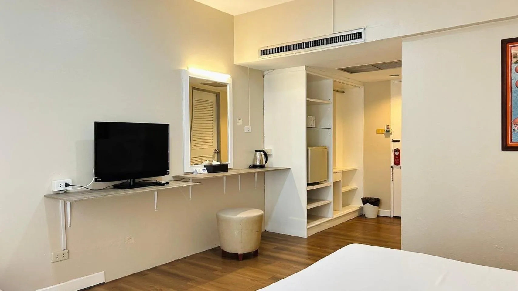 Photo of the whole room, Bed in Ayothaya Riverside Hotel