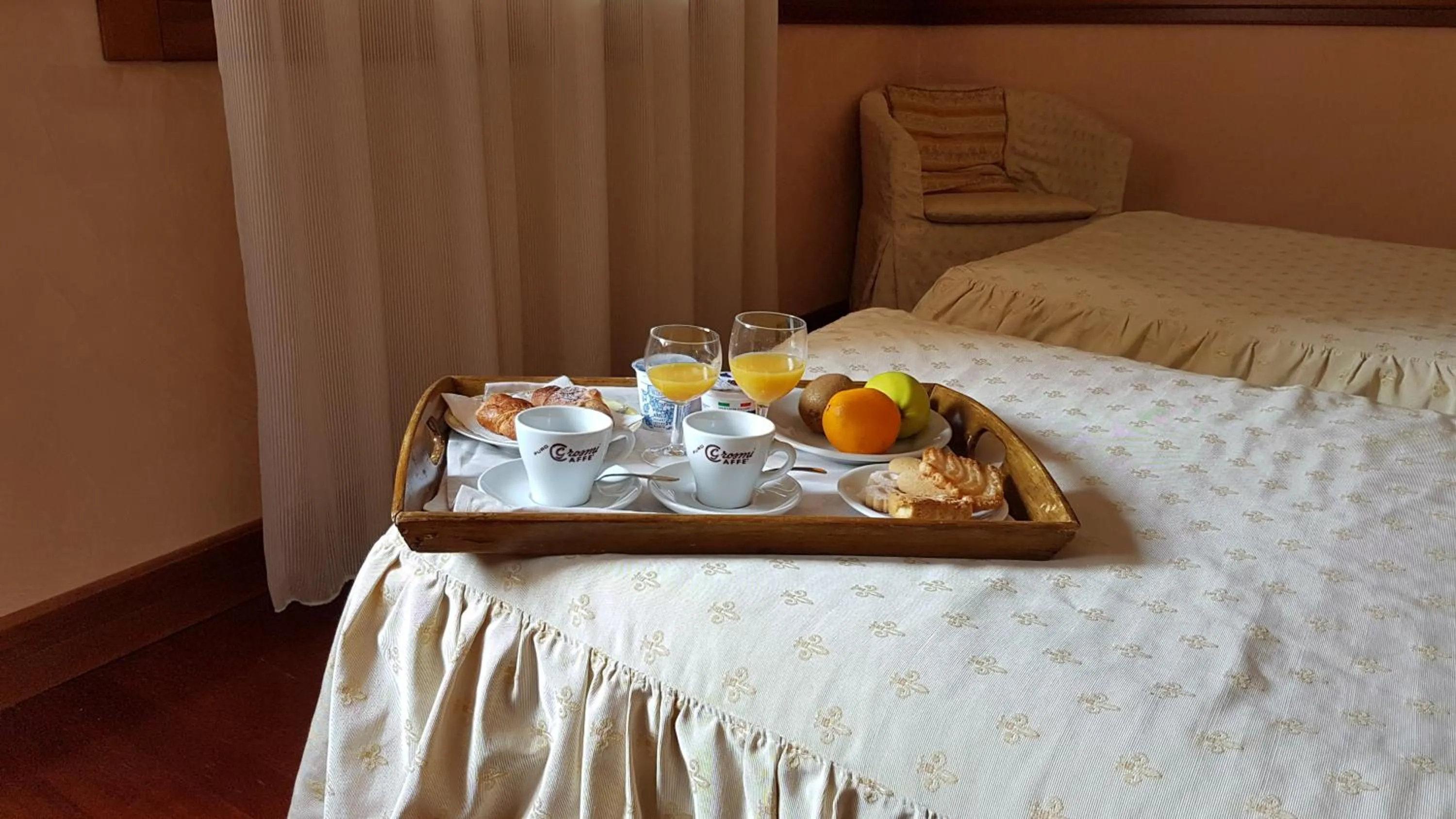 Continental breakfast, Bed in Hotel Minerva
