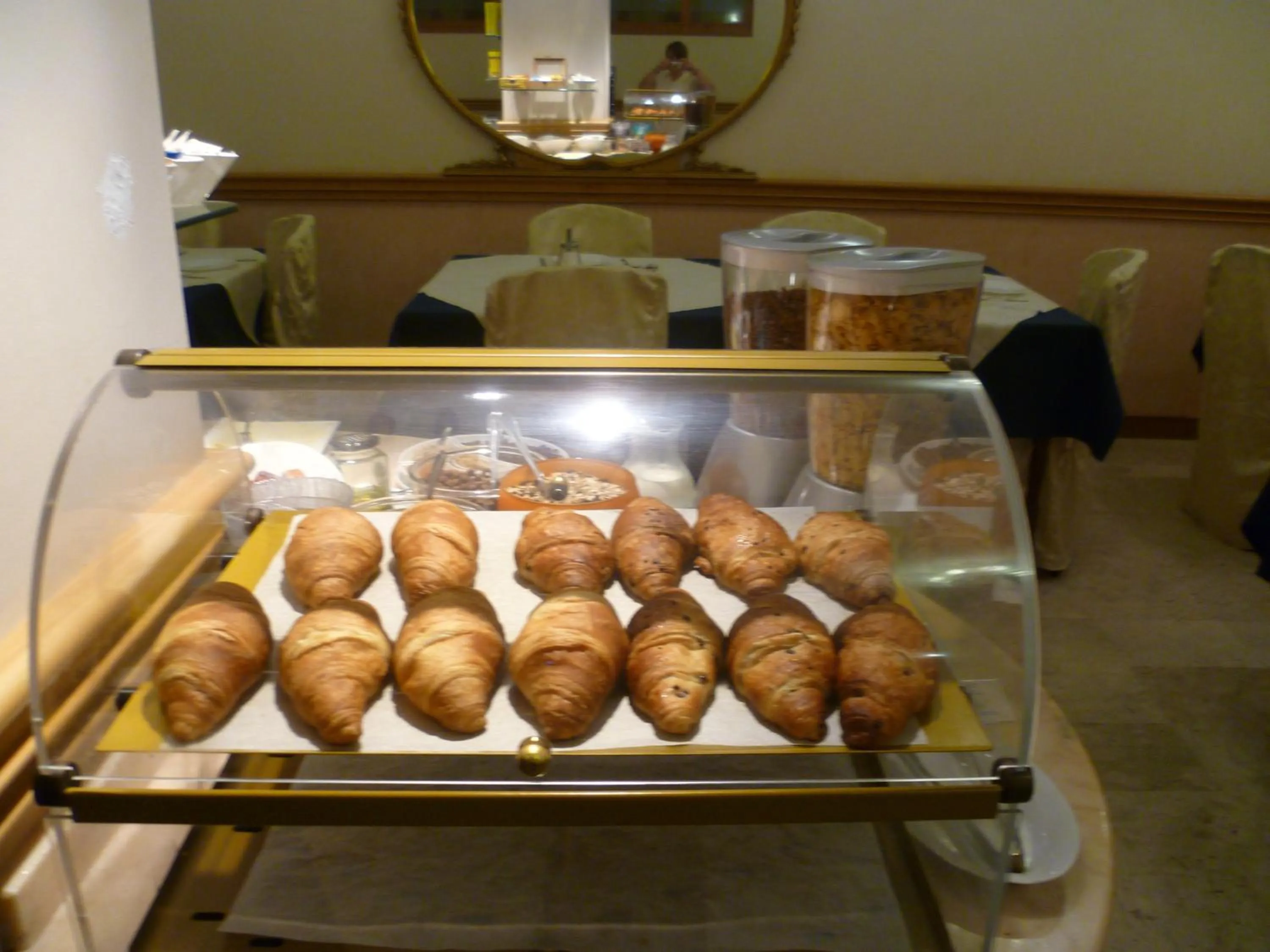 Restaurant/places to eat in Hotel Minerva