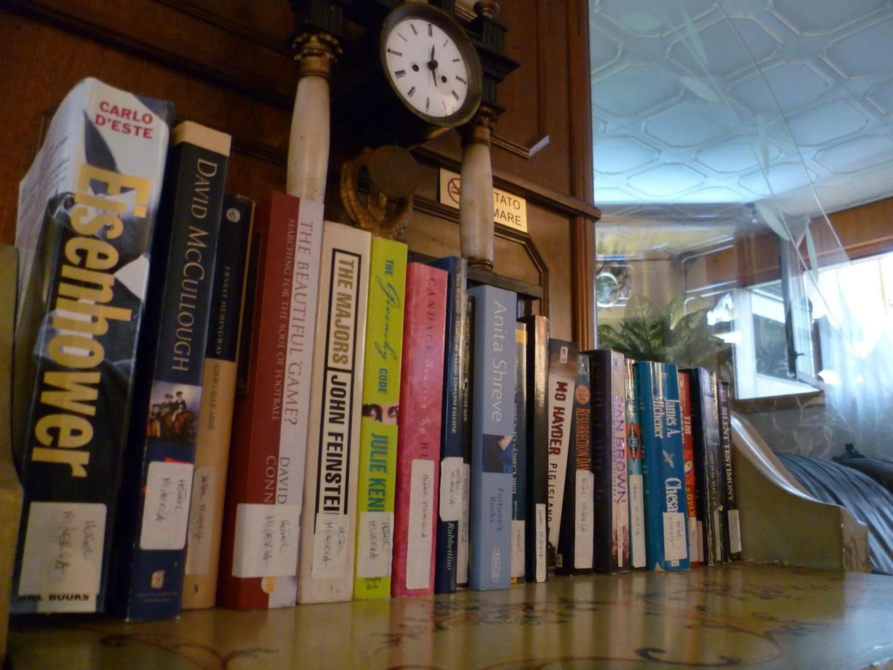 Library in Hotel Minerva