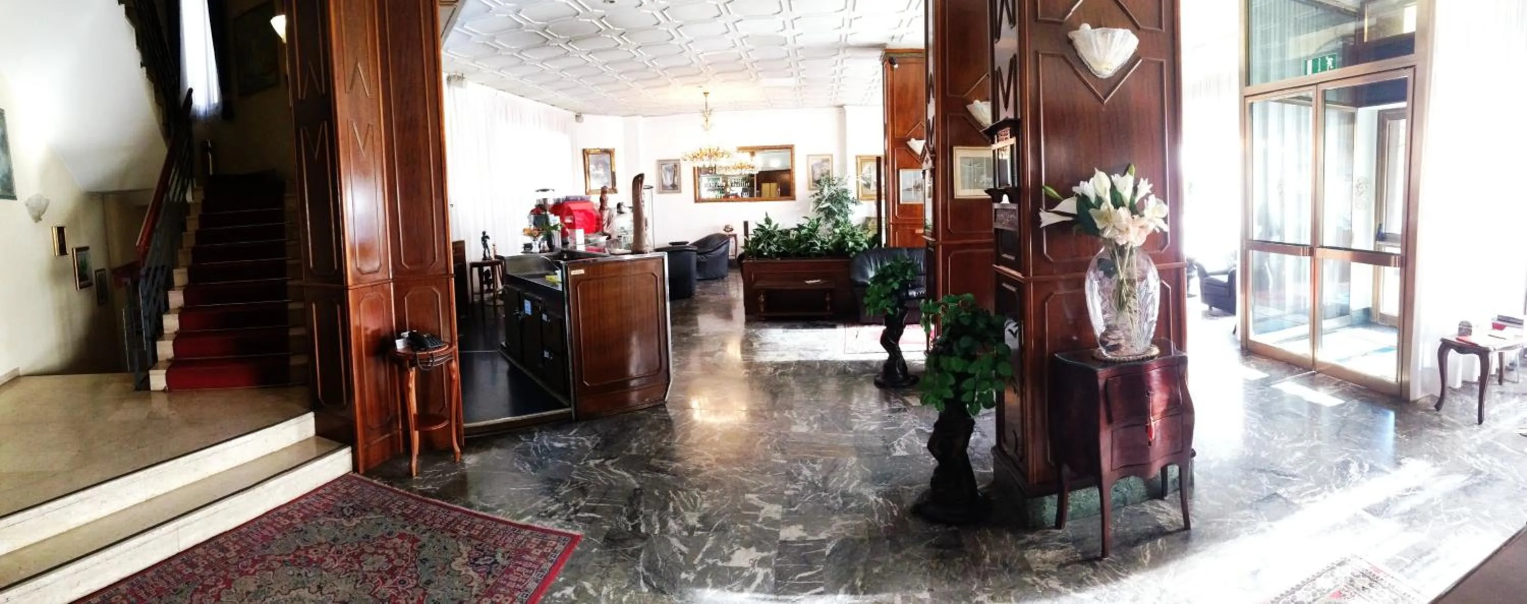 Communal lounge/ TV room in Hotel Minerva