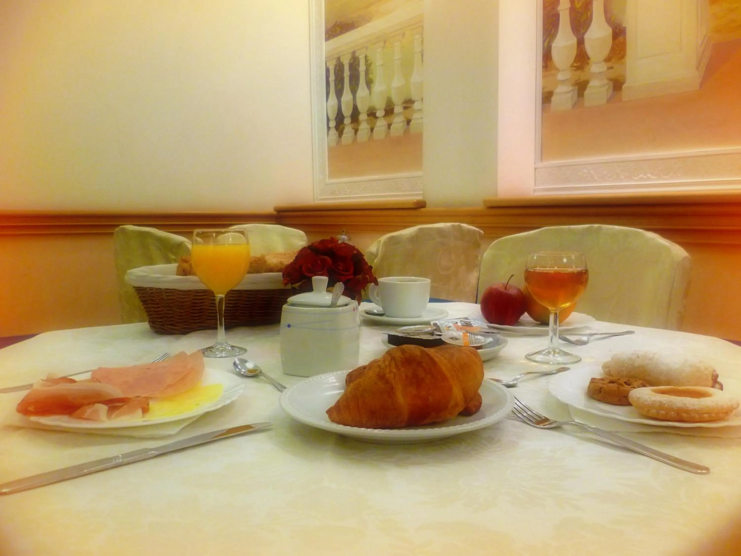 Food in Hotel Minerva