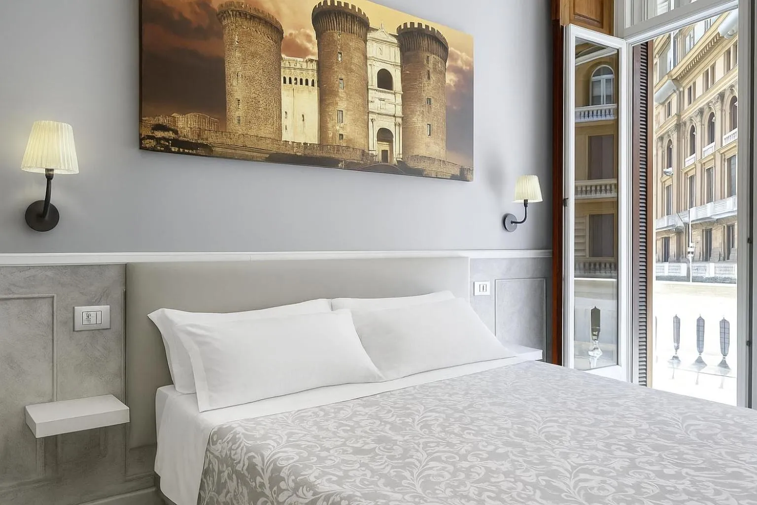 Bed in Piazza Bovio 22