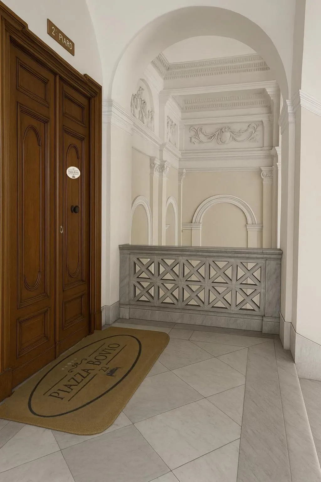 Facade/entrance in Piazza Bovio 22