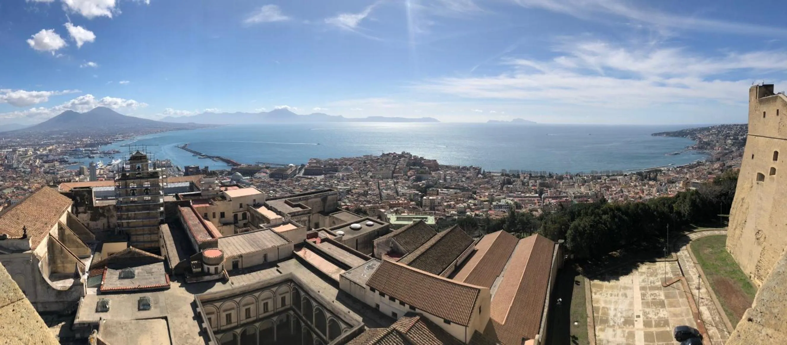 Nearby landmark in Piazza Bovio 22