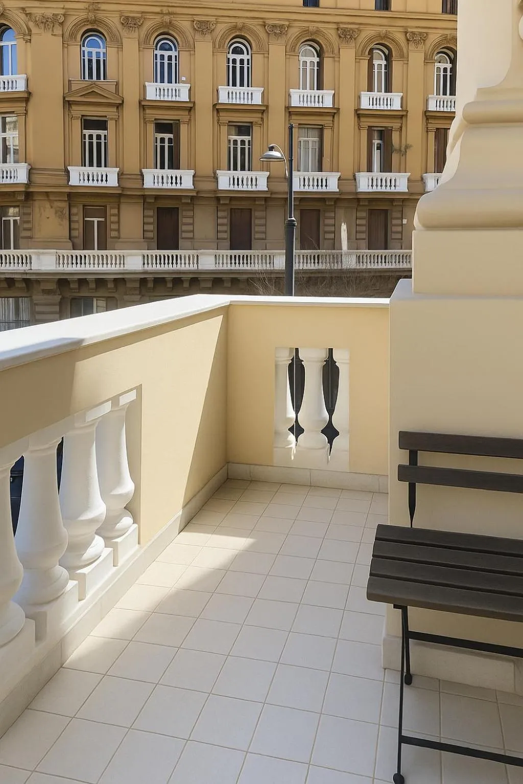 Day in Piazza Bovio 22