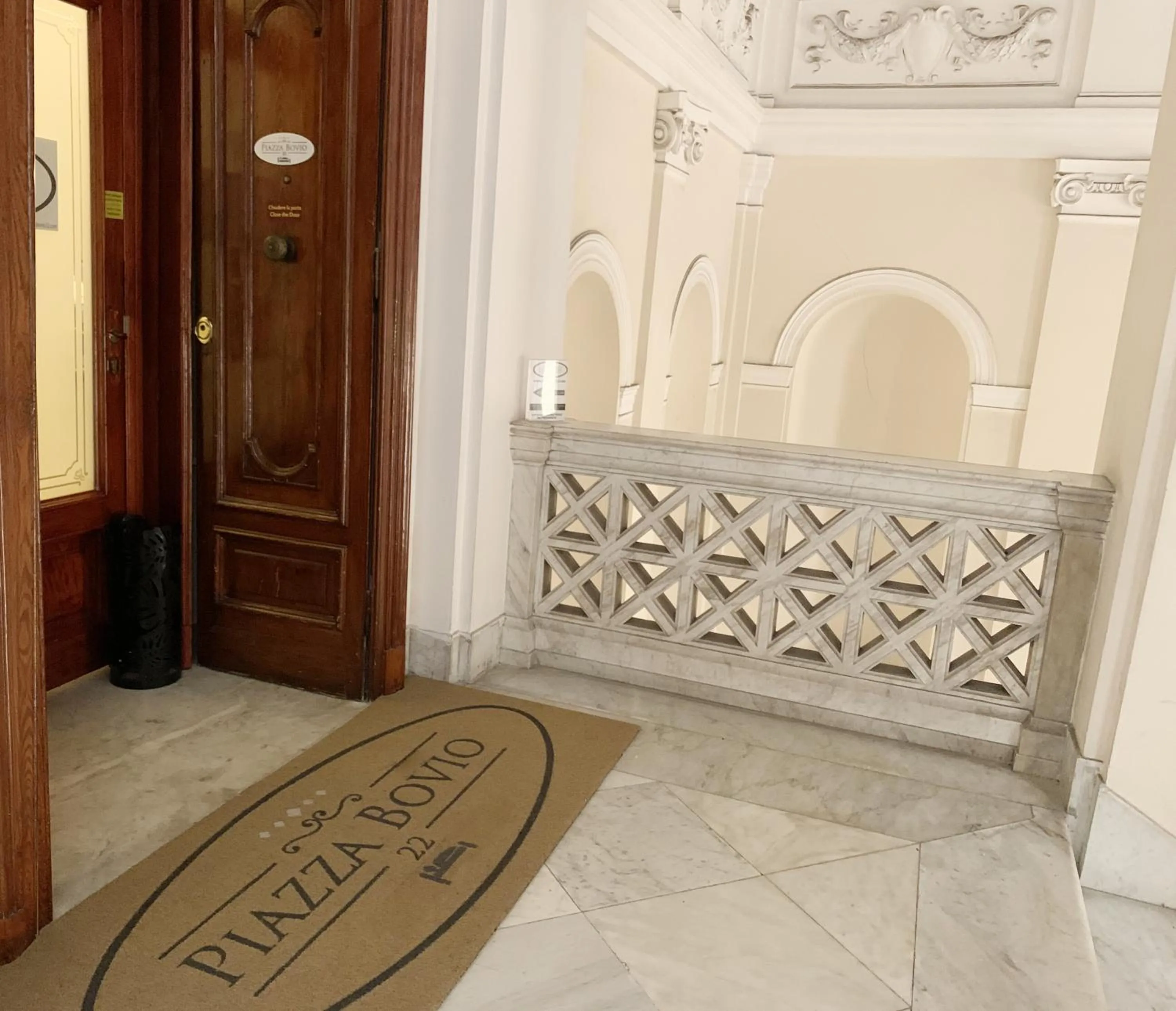 Facade/entrance in Piazza Bovio 22