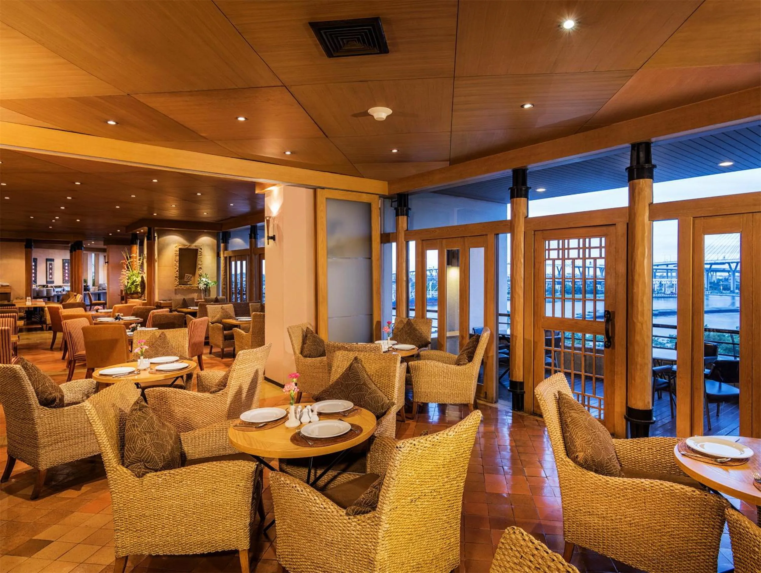 Restaurant/places to eat in Riverfront Bangkok